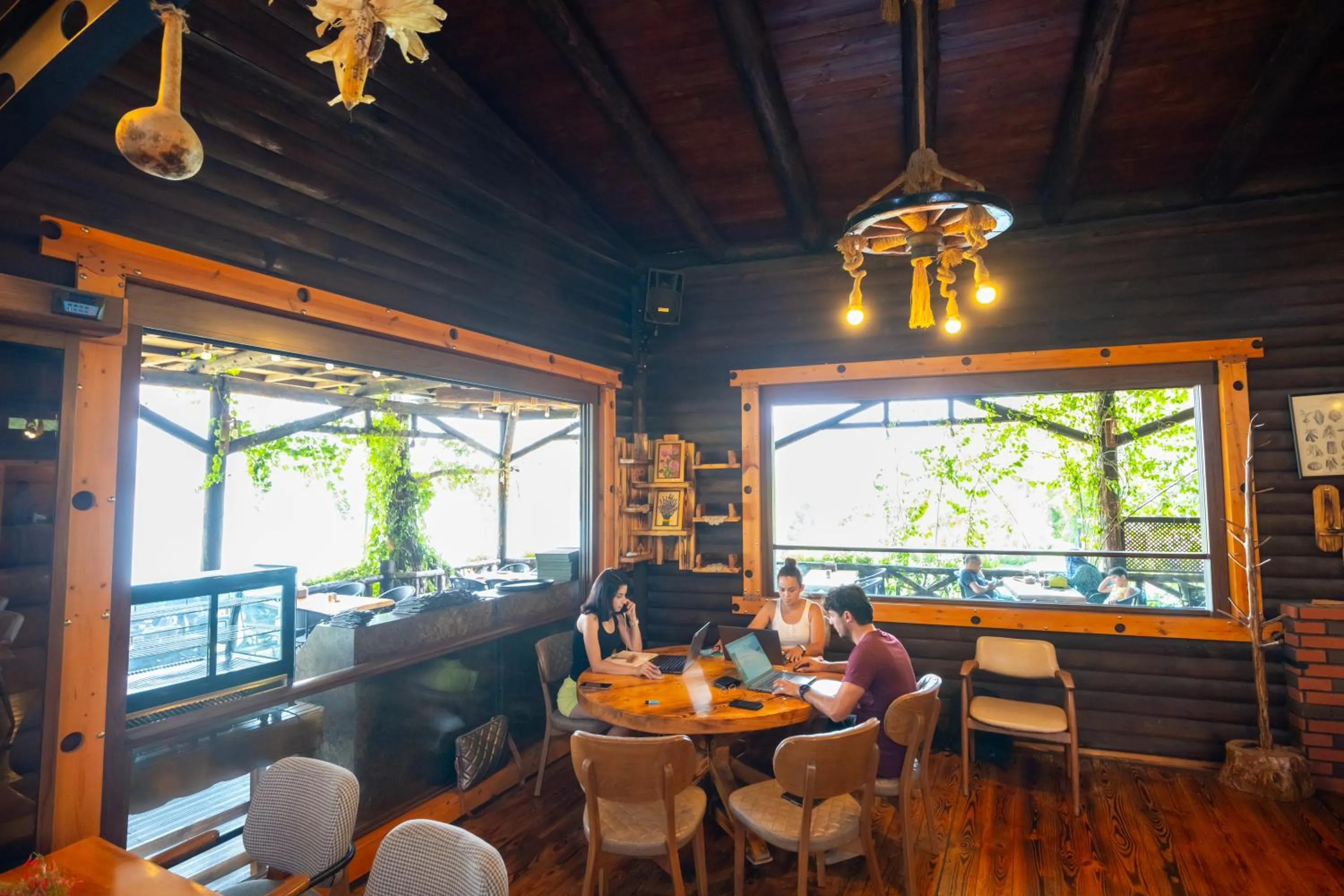 Restaurant/places to eat in Botanik Göl Evleri