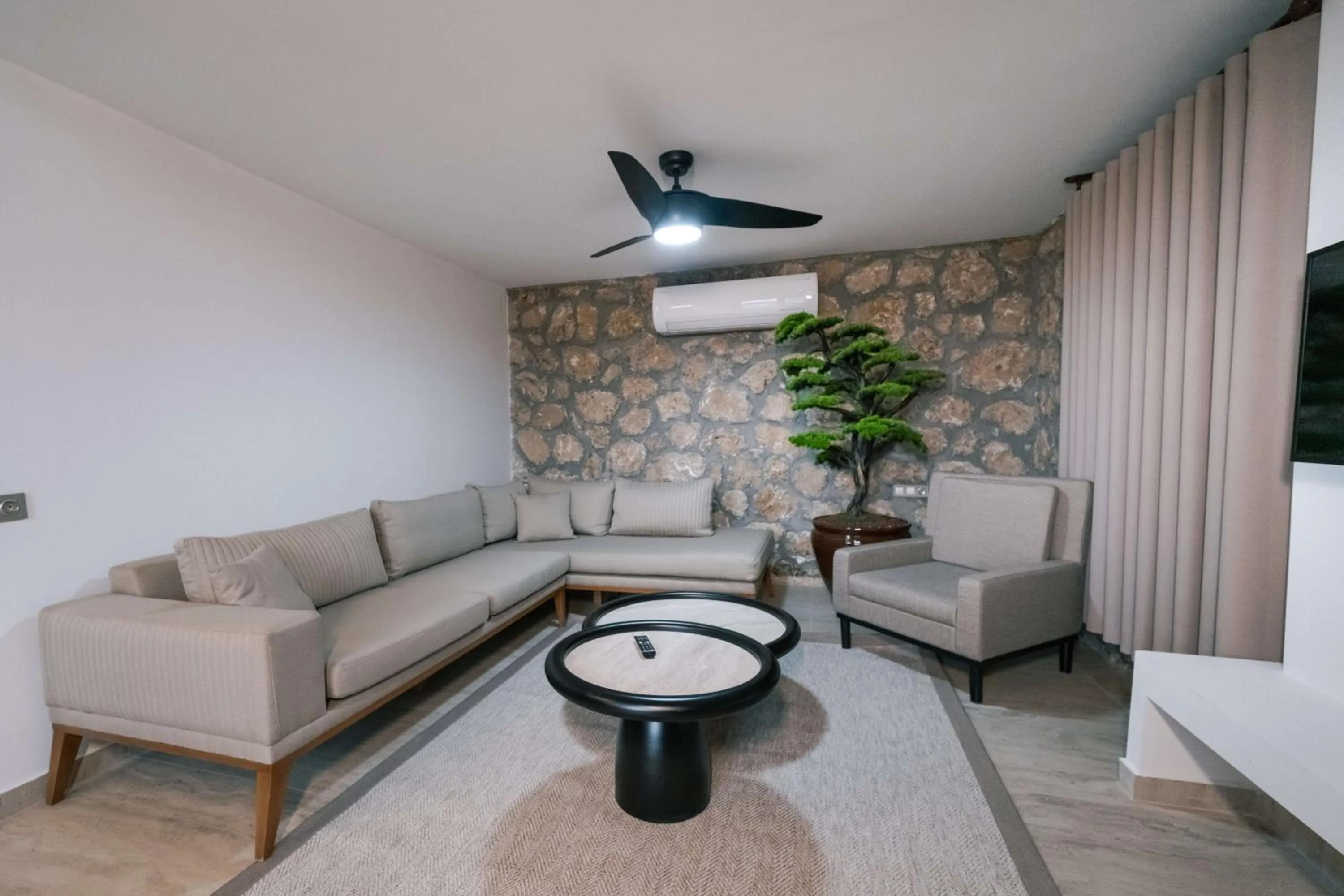 Seating area in Botanik Göl Evleri