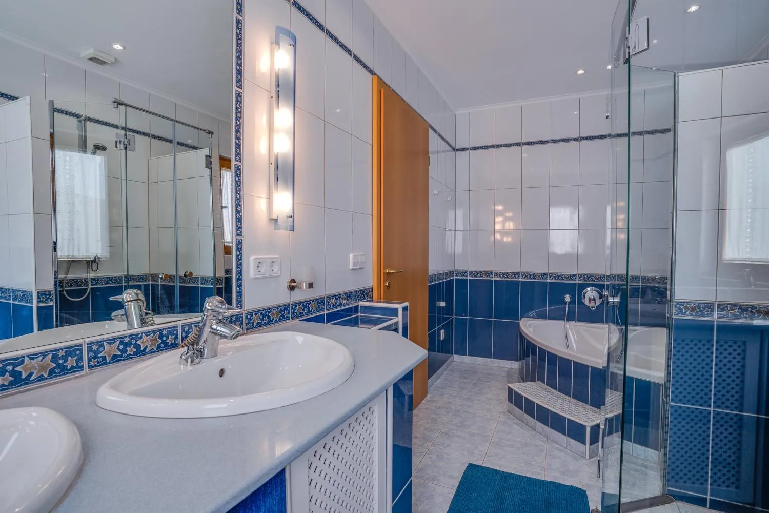 Shower in Villa Puerto Alcudia - Lago Aran Berna by PriorityVillas
