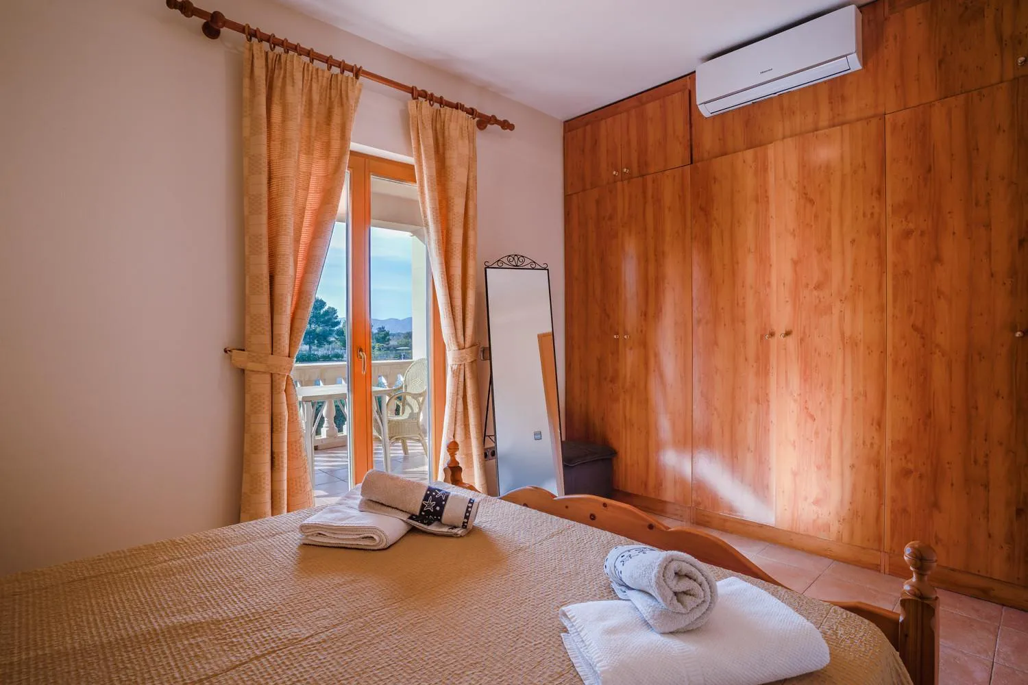 Bed in Villa Puerto Alcudia - Lago Aran Berna by PriorityVillas
