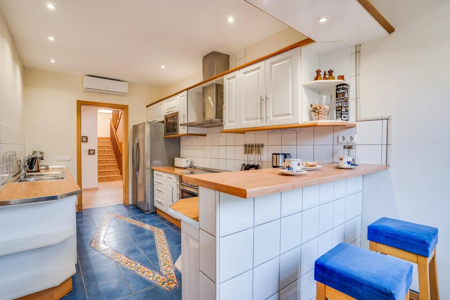 Kitchen or kitchenette in Villa Puerto Alcudia - Lago Aran Berna by PriorityVillas
