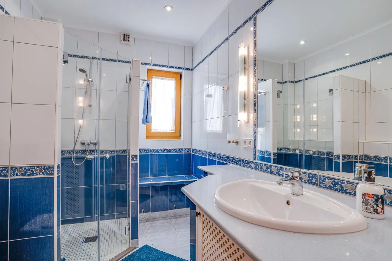Shower in Villa Puerto Alcudia - Lago Aran Berna by PriorityVillas