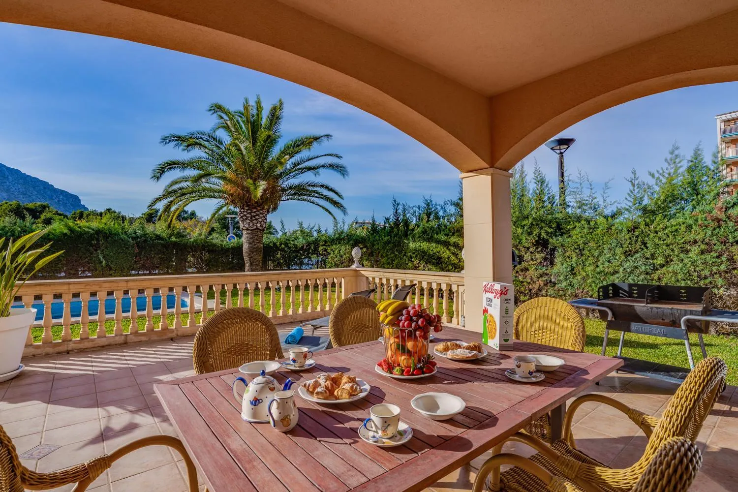 BBQ facilities in Villa Puerto Alcudia - Lago Aran Berna by PriorityVillas