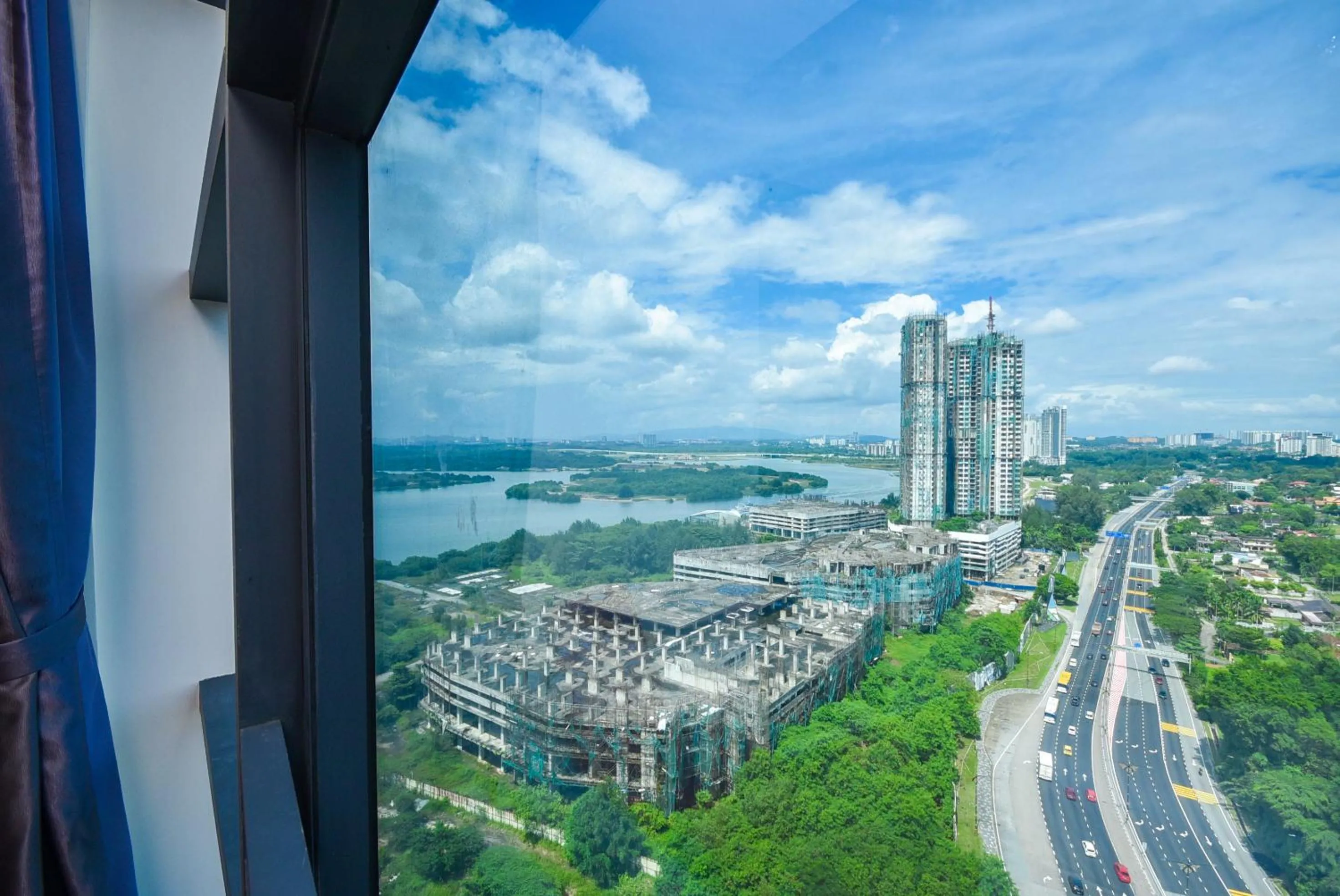 City view in Country Garden Seaview Suite by Nest Home at Danga Bay