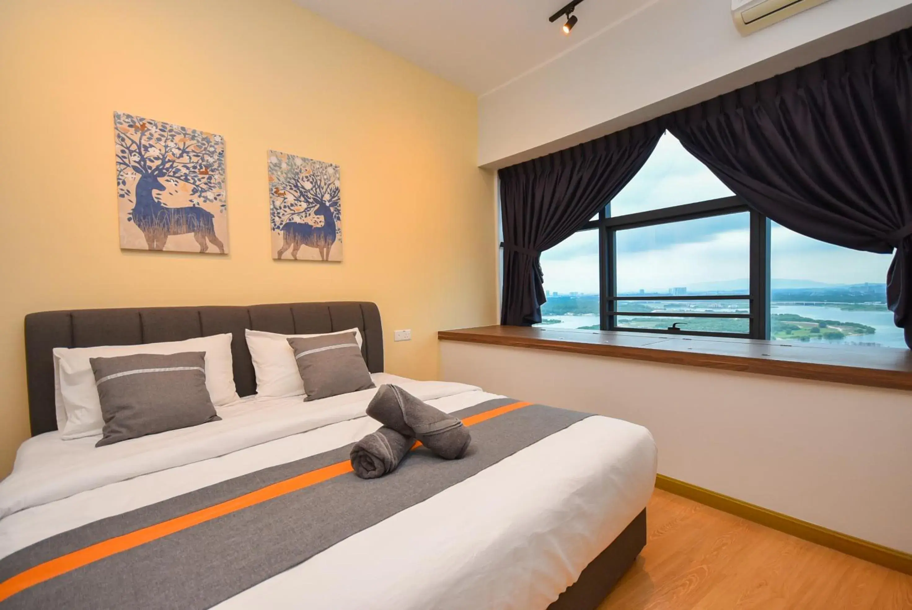 Bedroom, Bed in Country Garden Seaview Suite by Nest Home at Danga Bay Bedroom, Bed in Country Garden Seaview Suite by Nest Home at Danga Bay