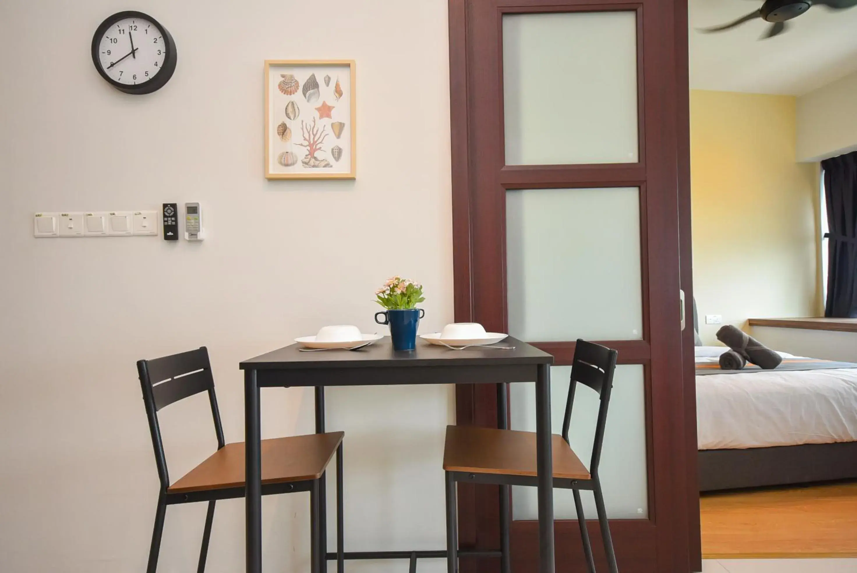 Dining area, Bed in Country Garden Seaview Suite by Nest Home at Danga Bay Dining area, Bed in Country Garden Seaview Suite by Nest Home at Danga Bay