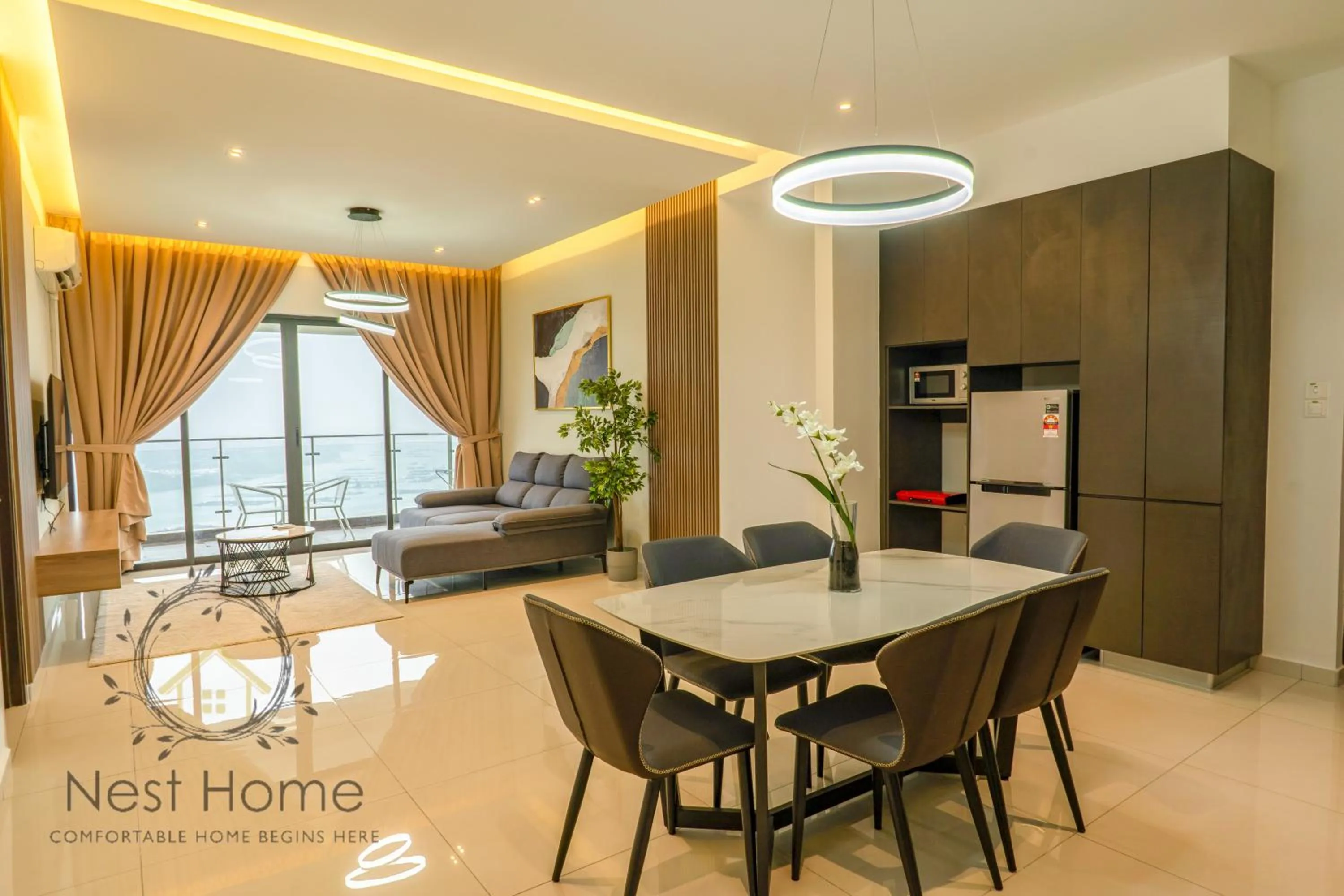 Dining area in Country Garden Seaview Suite by Nest Home at Danga Bay