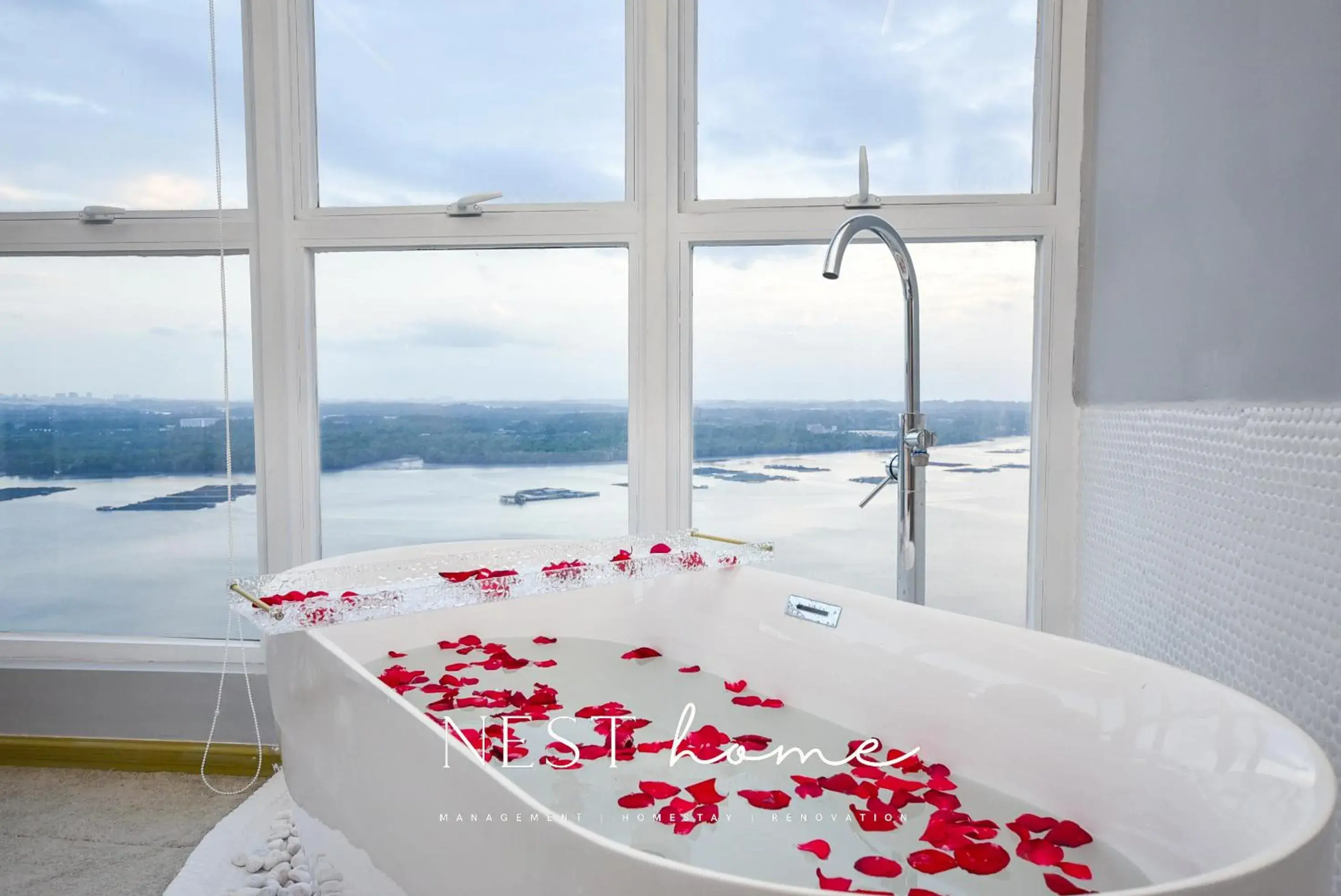 Sea view in Country Garden Seaview Suite by Nest Home at Danga Bay Sea view in Country Garden Seaview Suite by Nest Home at Danga Bay