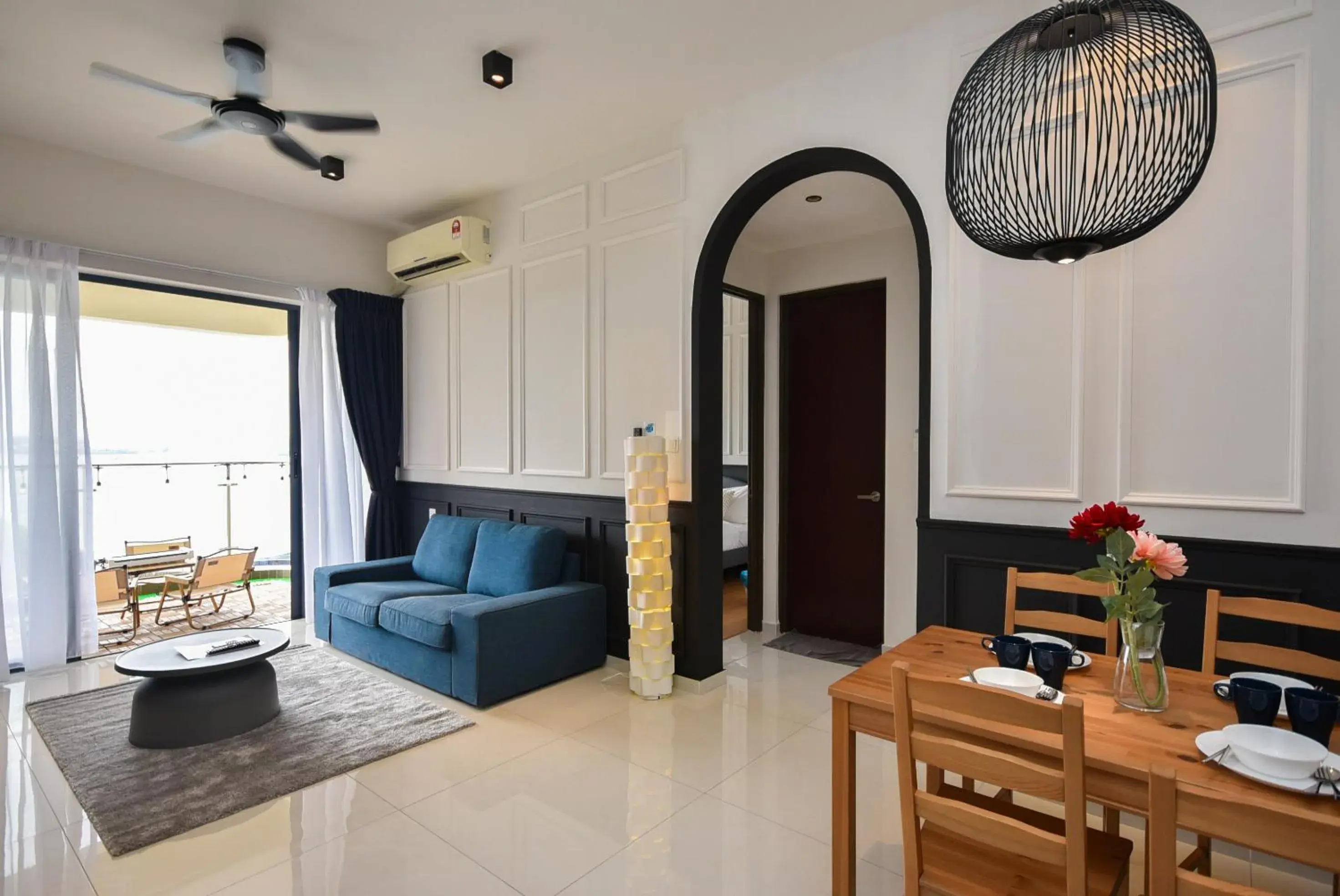 Living room in Country Garden Seaview Suite by Nest Home at Danga Bay Living room in Country Garden Seaview Suite by Nest Home at Danga Bay