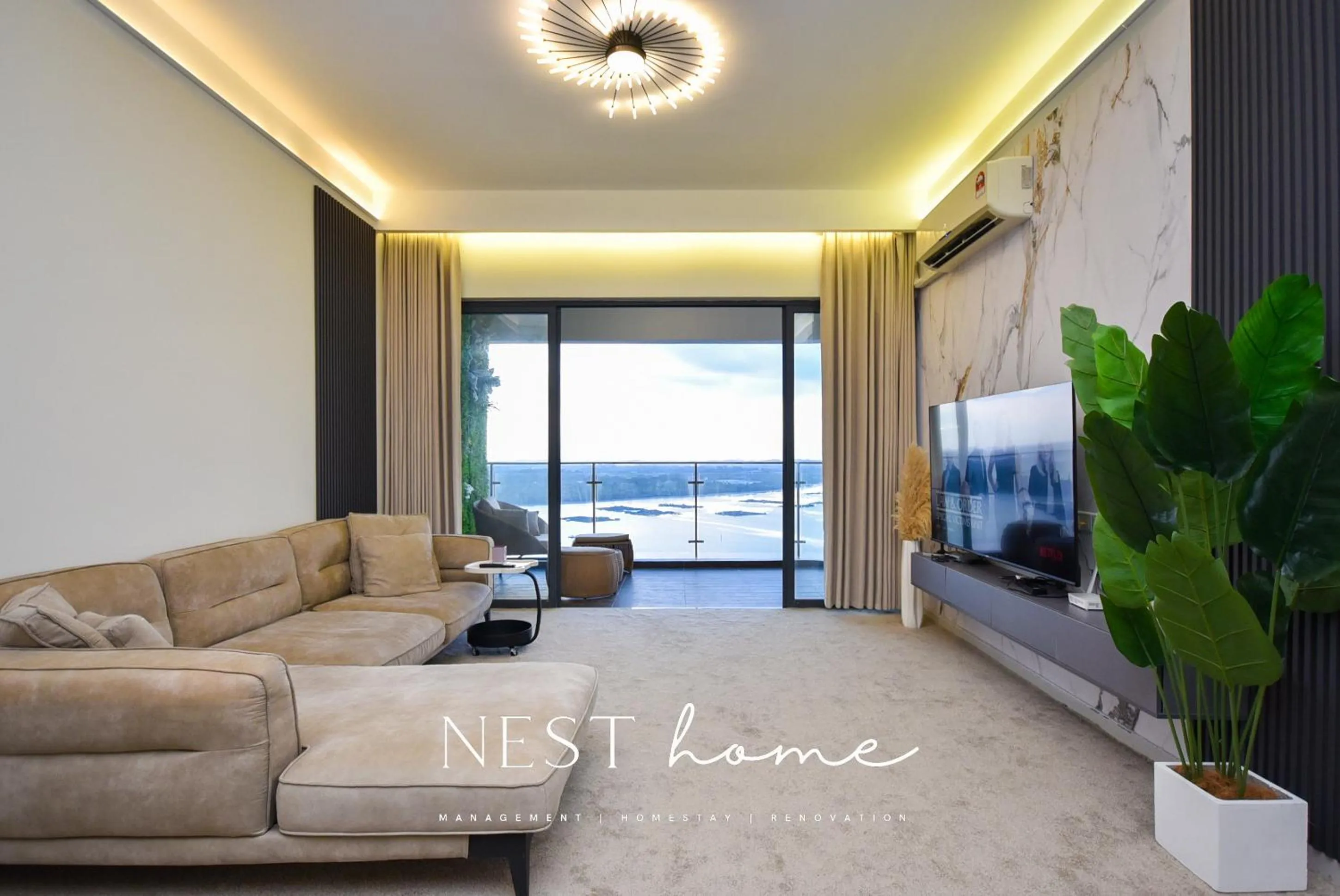 TV and multimedia in Country Garden Seaview Suite by Nest Home at Danga Bay
