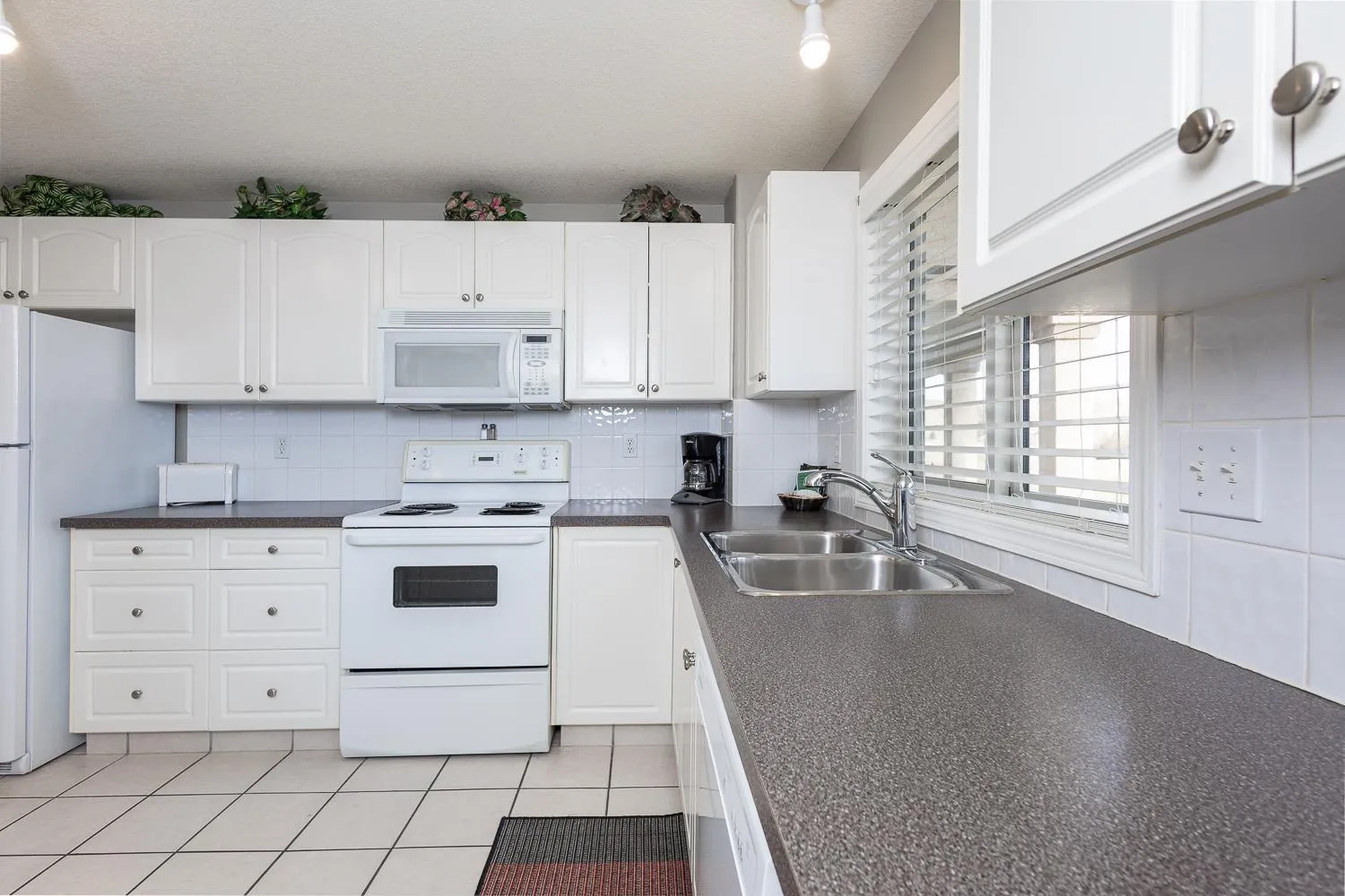 Property building in Paradise Canyon Golf Resort - Signature Walkout Condo 380