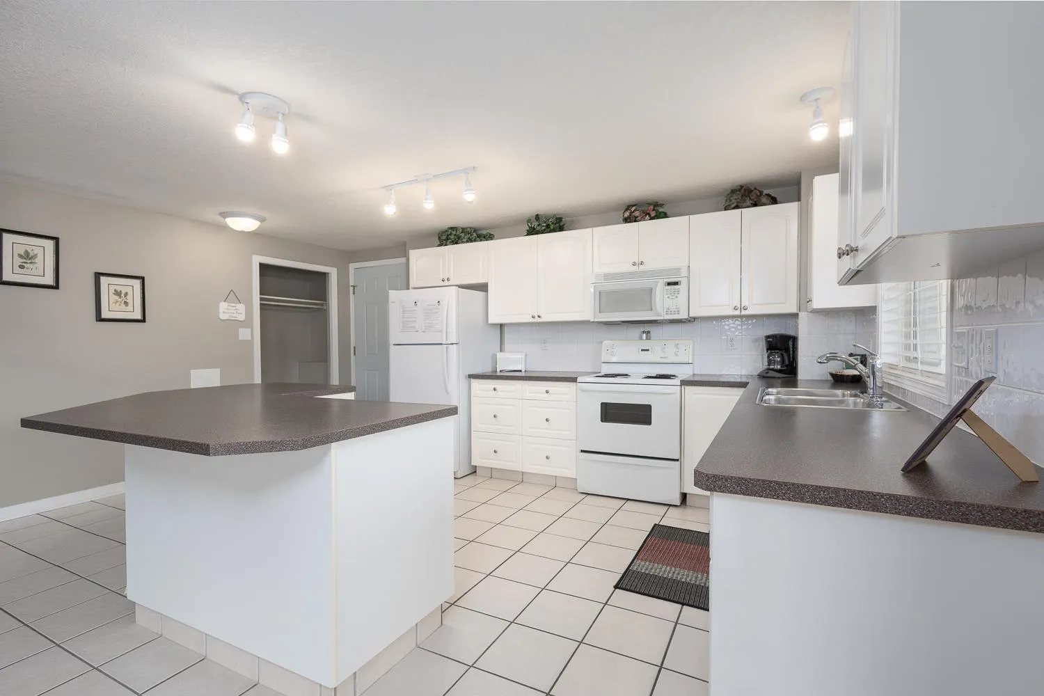 Property building in Paradise Canyon Golf Resort - Signature Walkout Condo 380