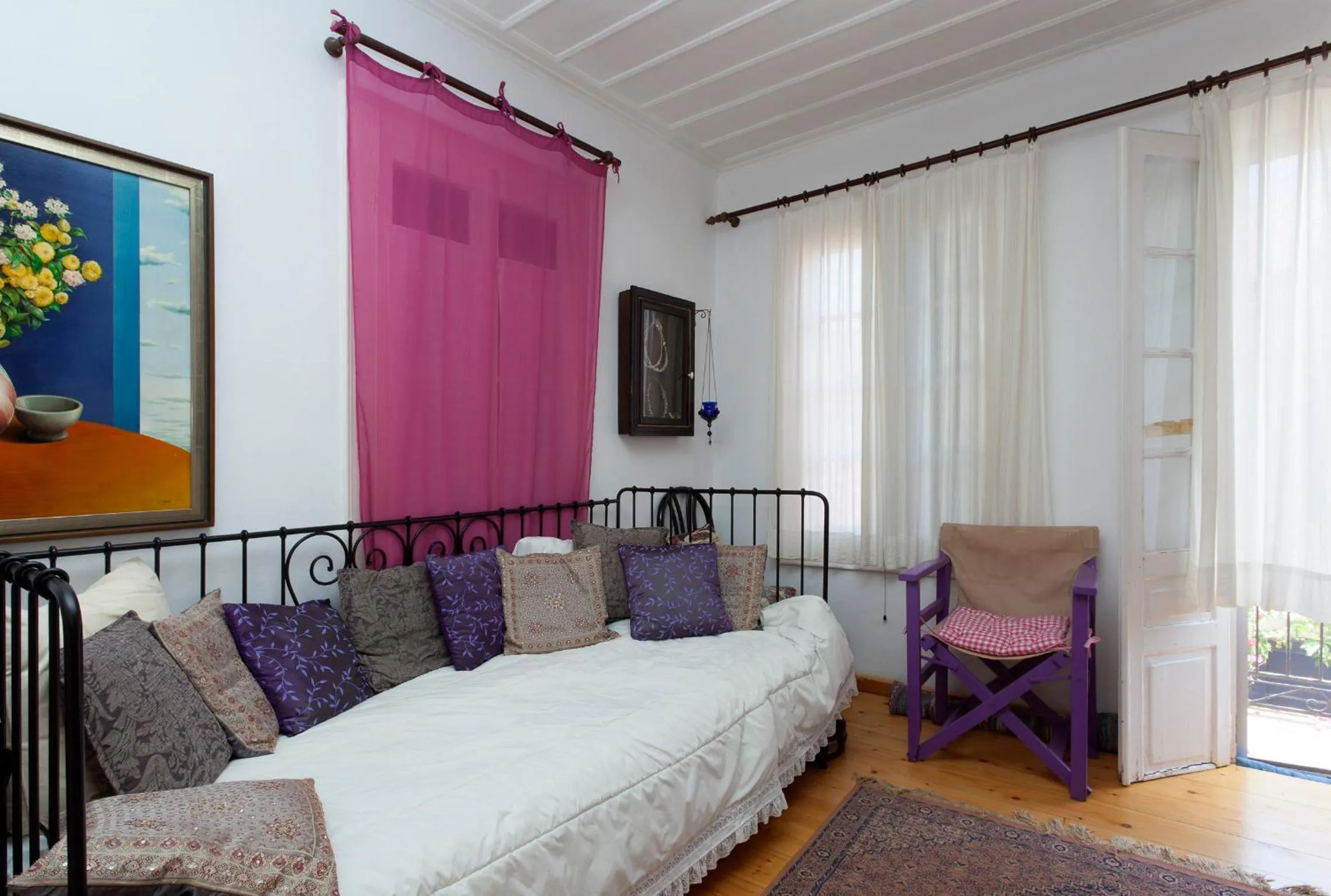 Bed in To Spitaki Apartments