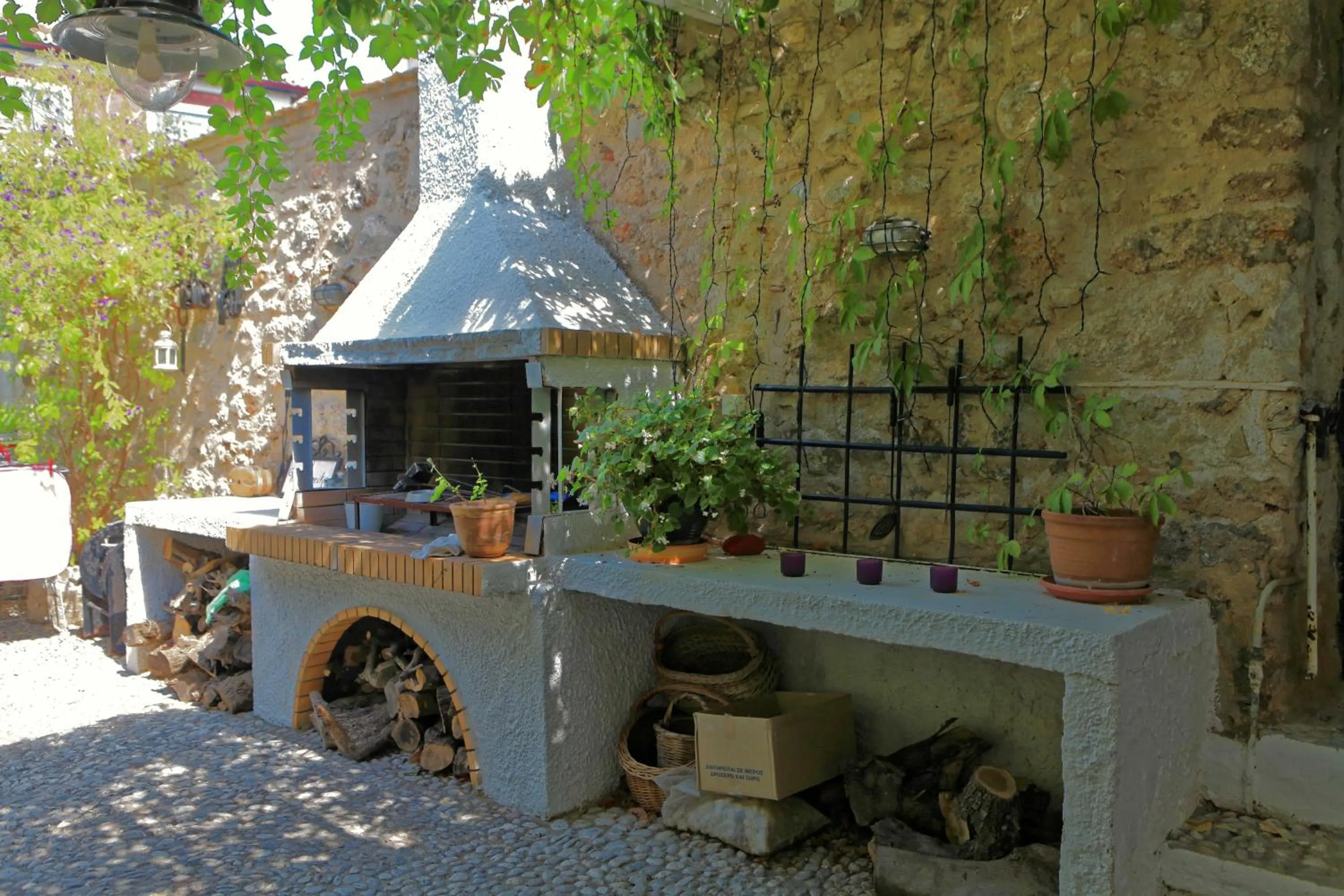 BBQ facilities in To Spitaki Apartments