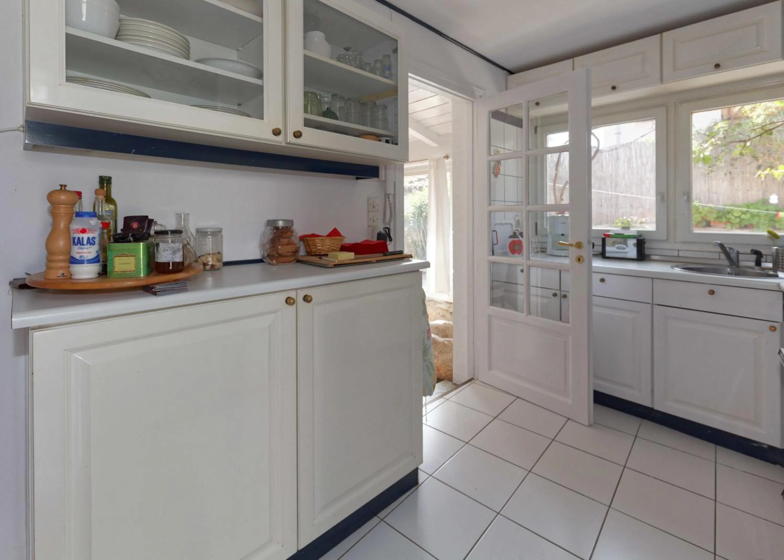 Kitchen or kitchenette in To Spitaki Apartments