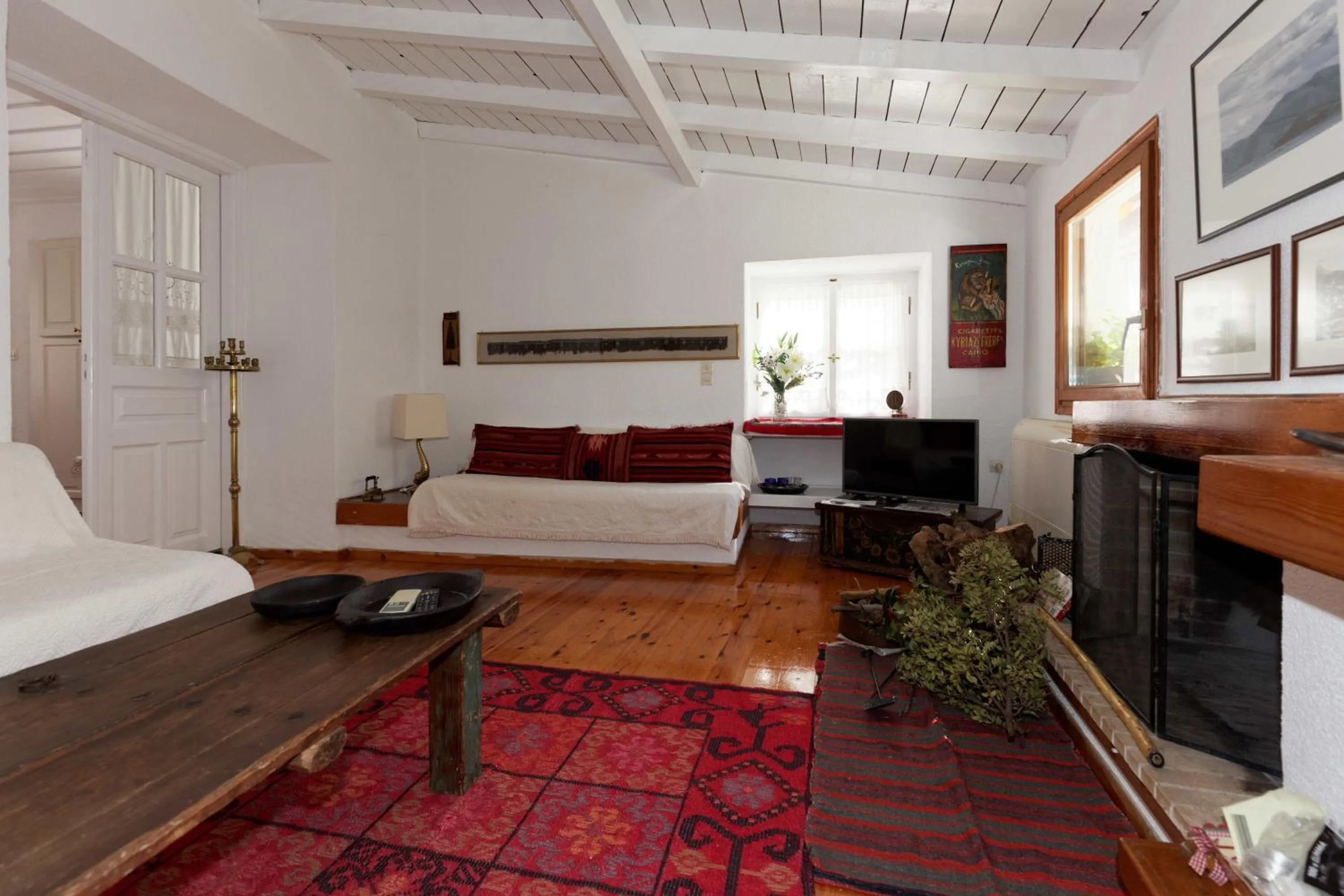 Seating area, Bed in To Spitaki Apartments