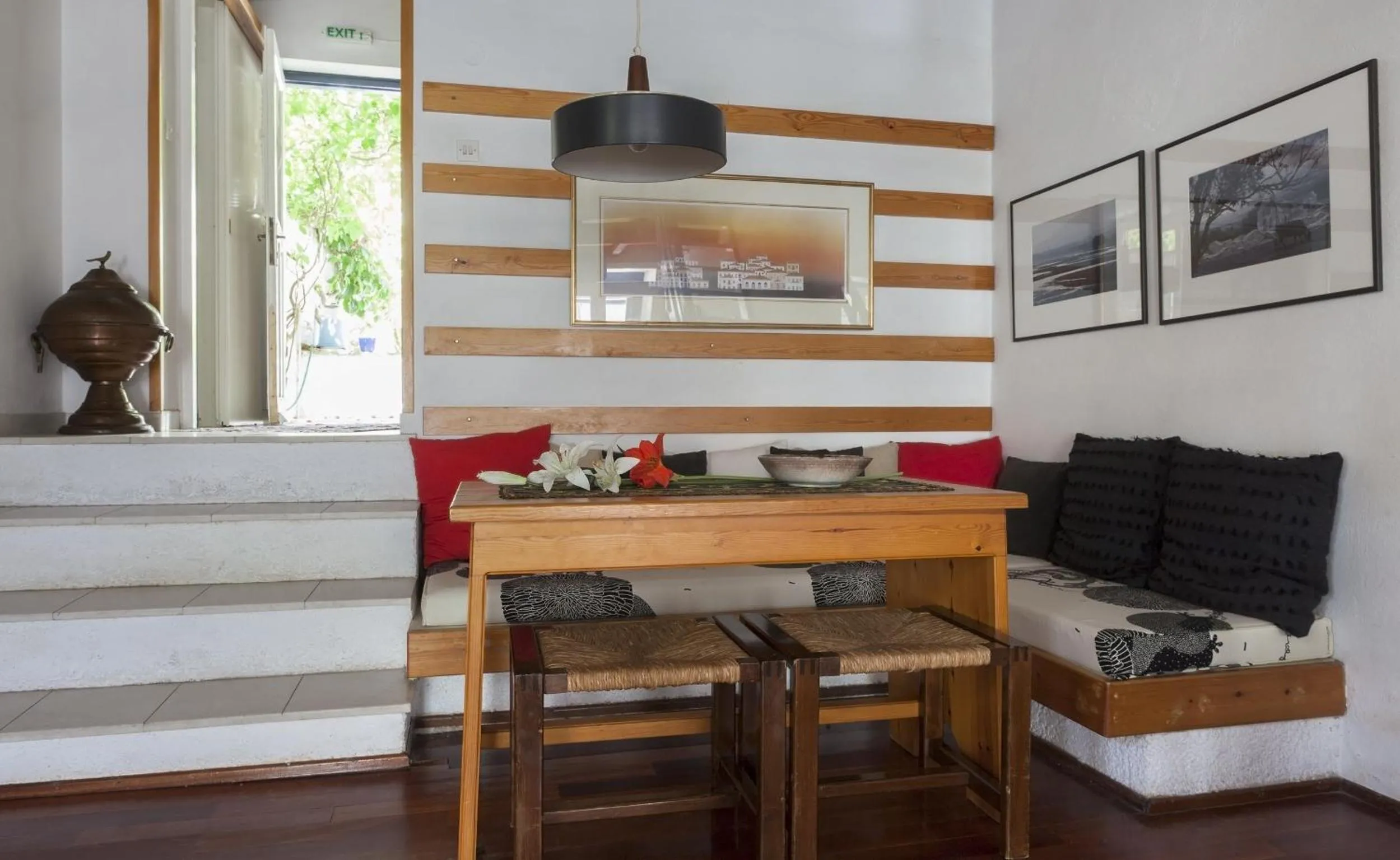 Dining area in To Spitaki Apartments