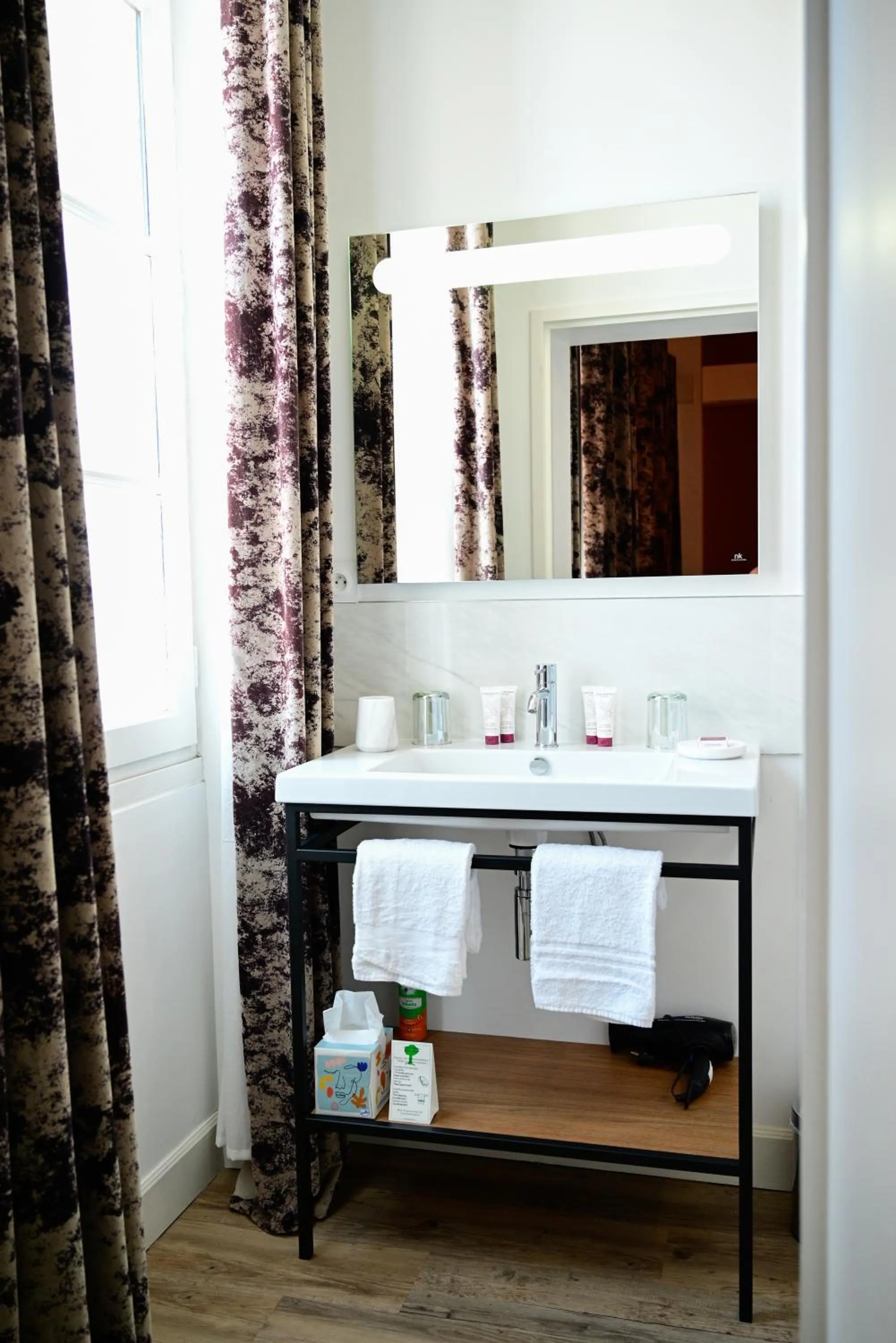 Bathroom in Pavillon des Millésimes, Piscine & SPA