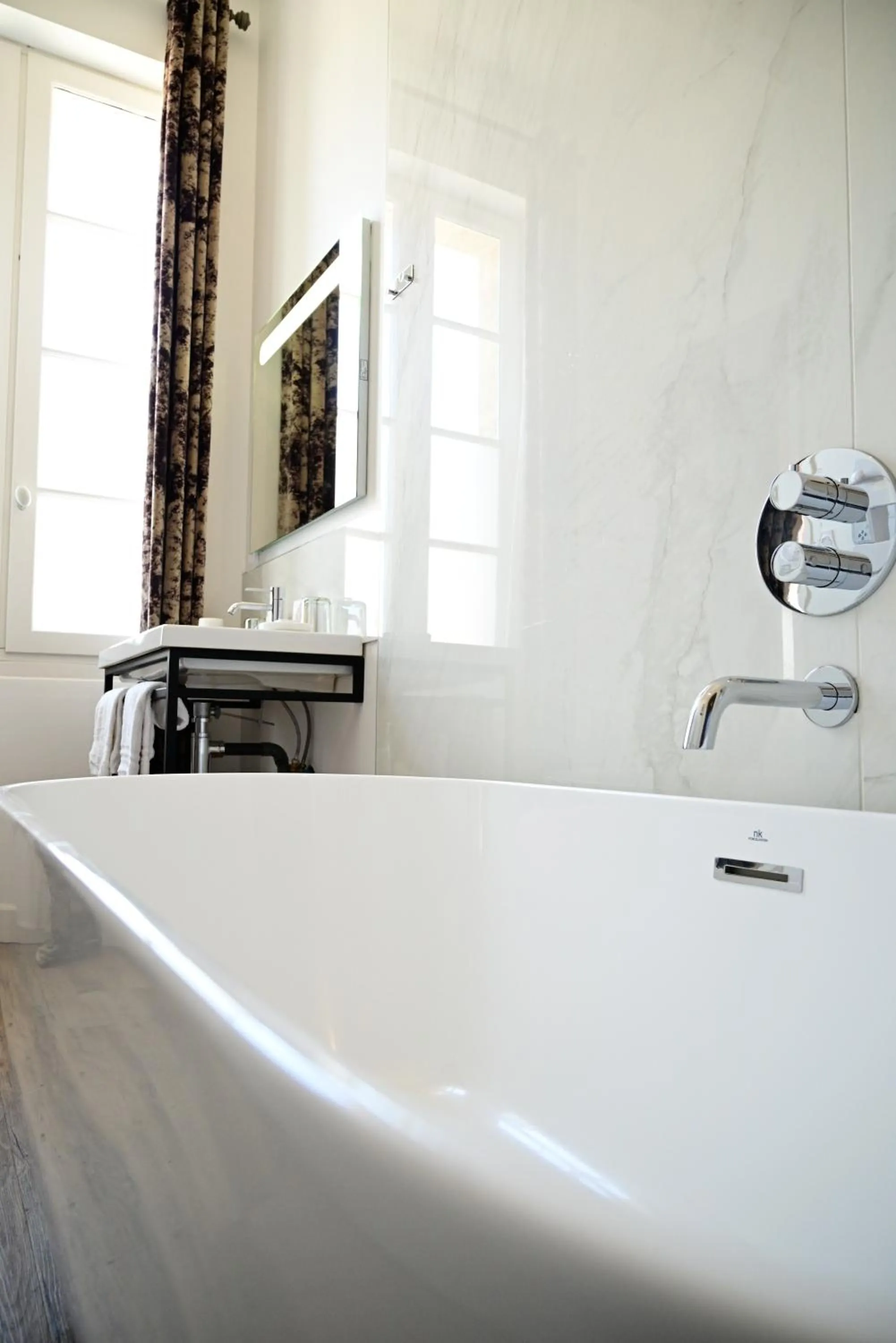 Bath in Pavillon des Millésimes, Piscine & SPA