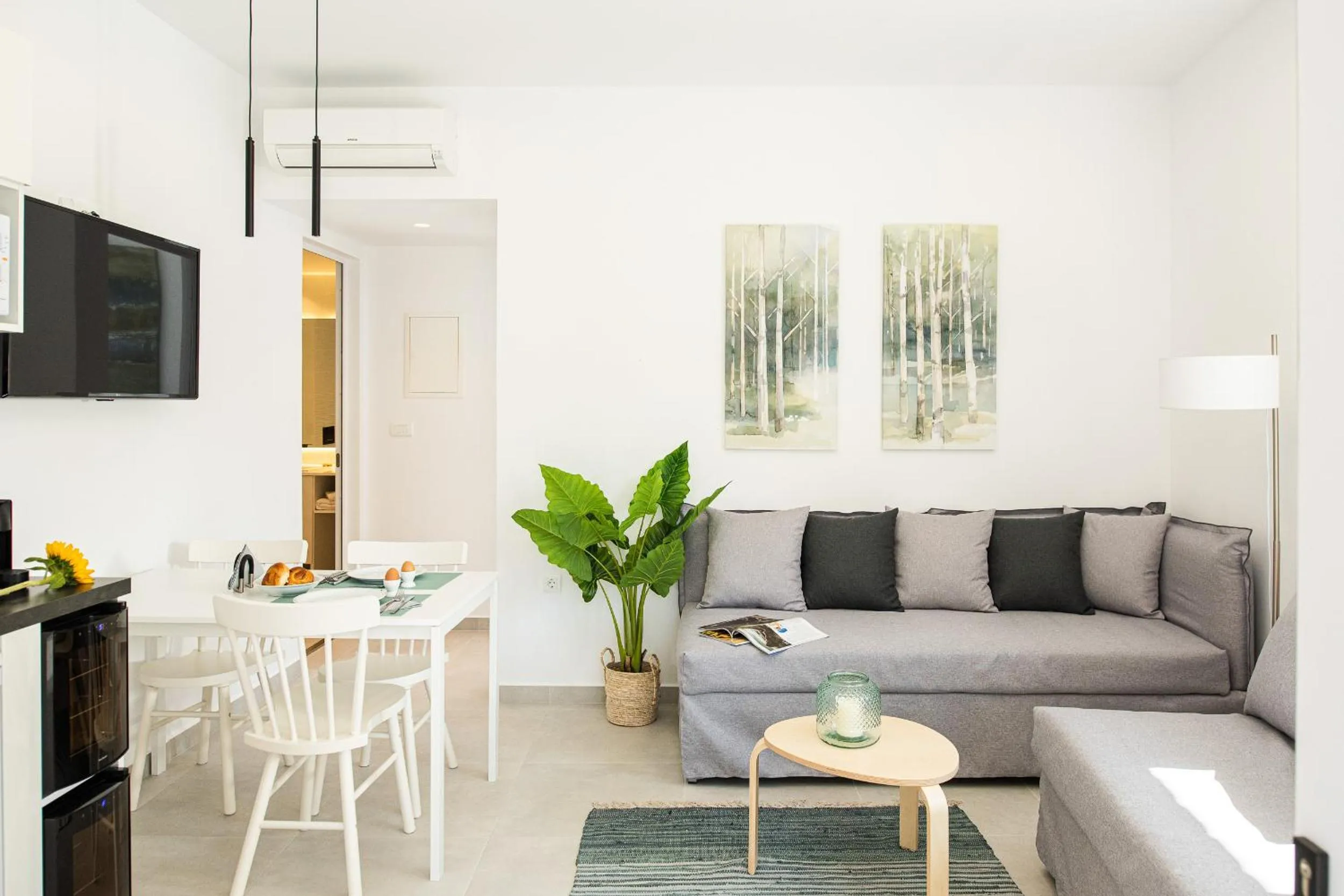 Seating area in Cozy Corner Luxury Apartments