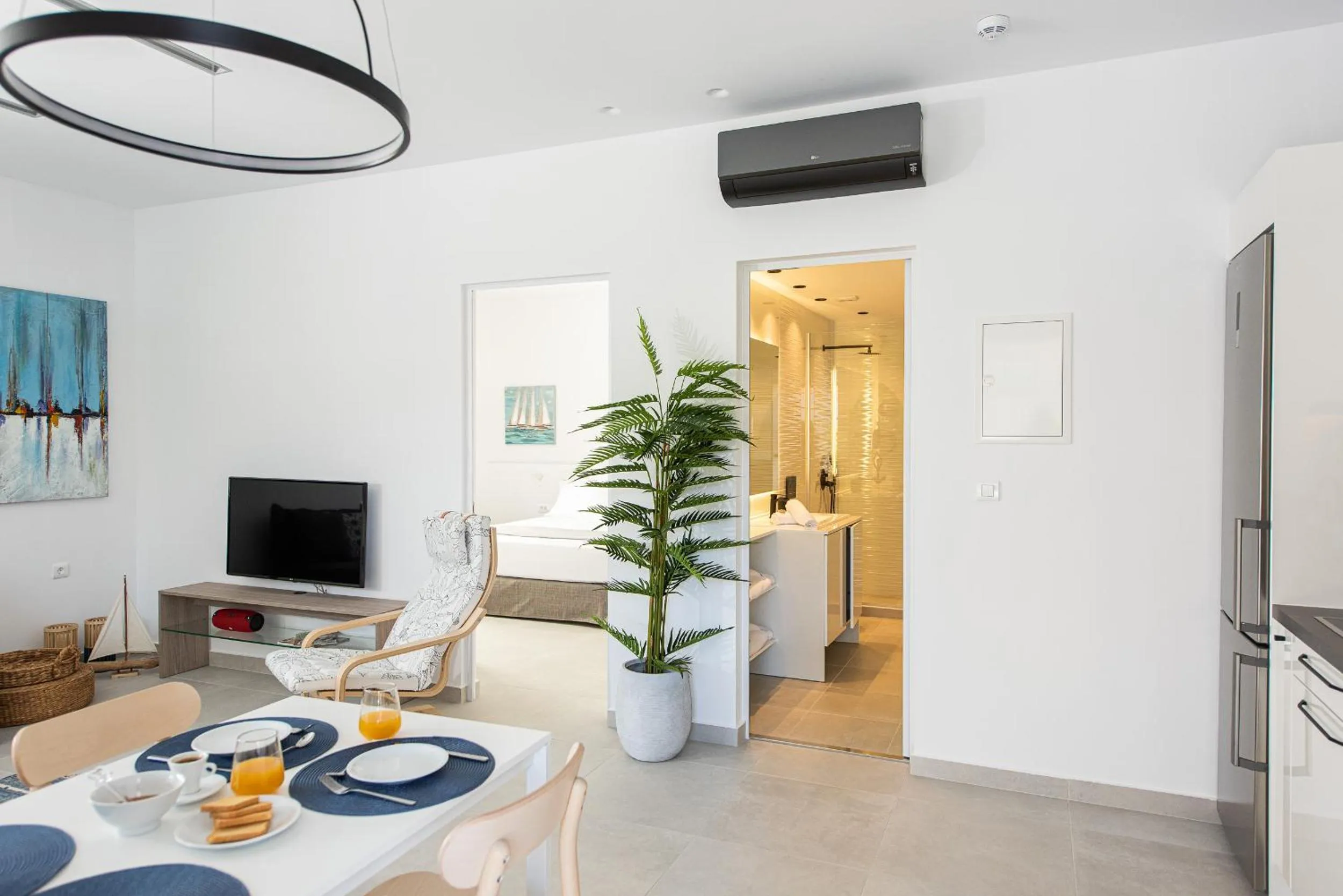 Dining area in Cozy Corner Luxury Apartments