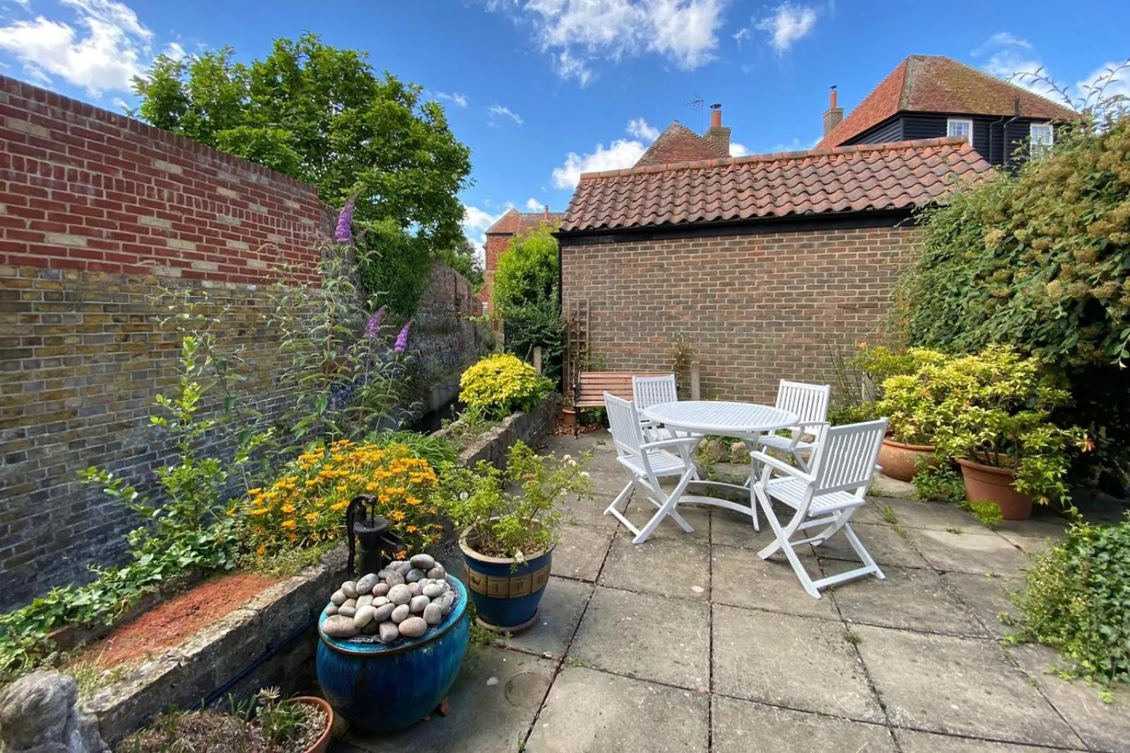 Garden in Delf Stream, close to town with lovely sunny terrace