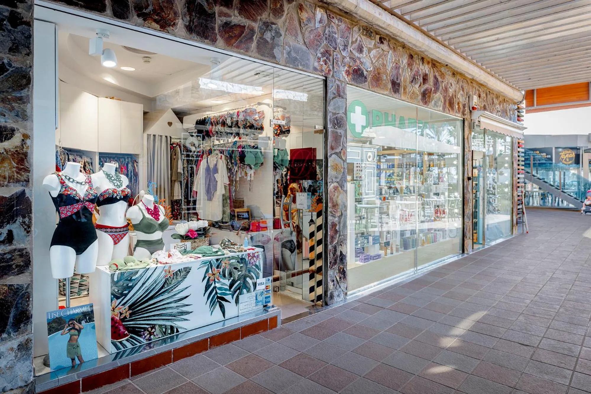 On-site shops in Anfi del Mar 1