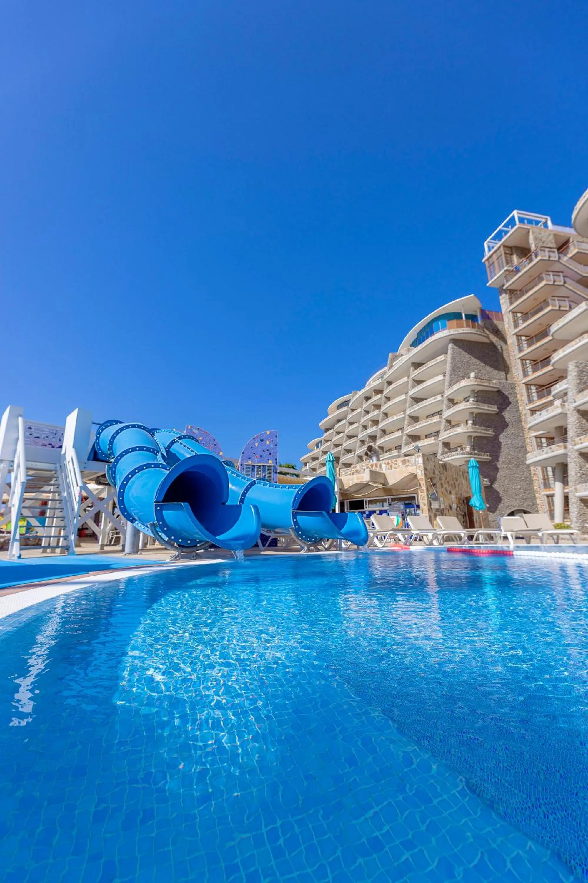 Swimming pool in Anfi del Mar 1
