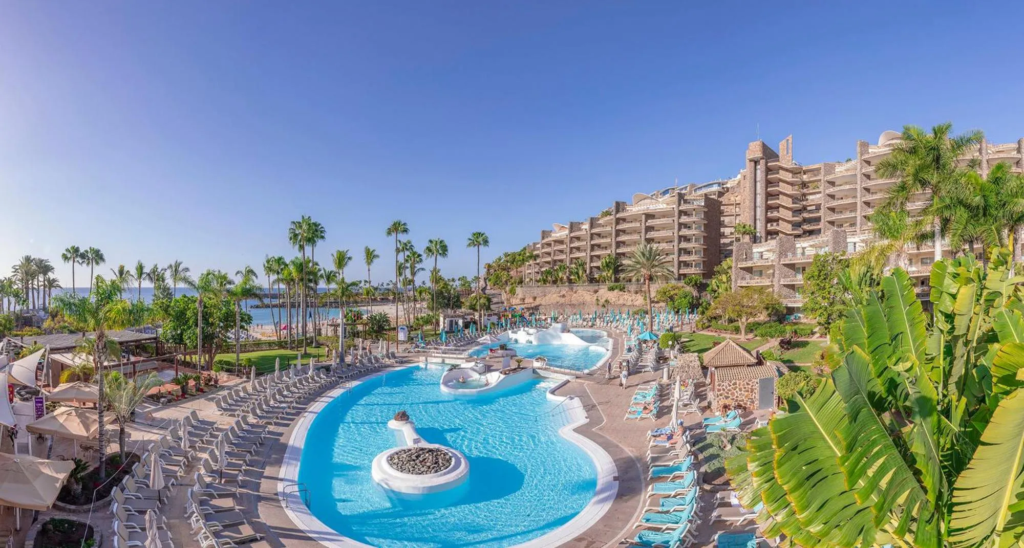 Swimming pool in Anfi del Mar 1