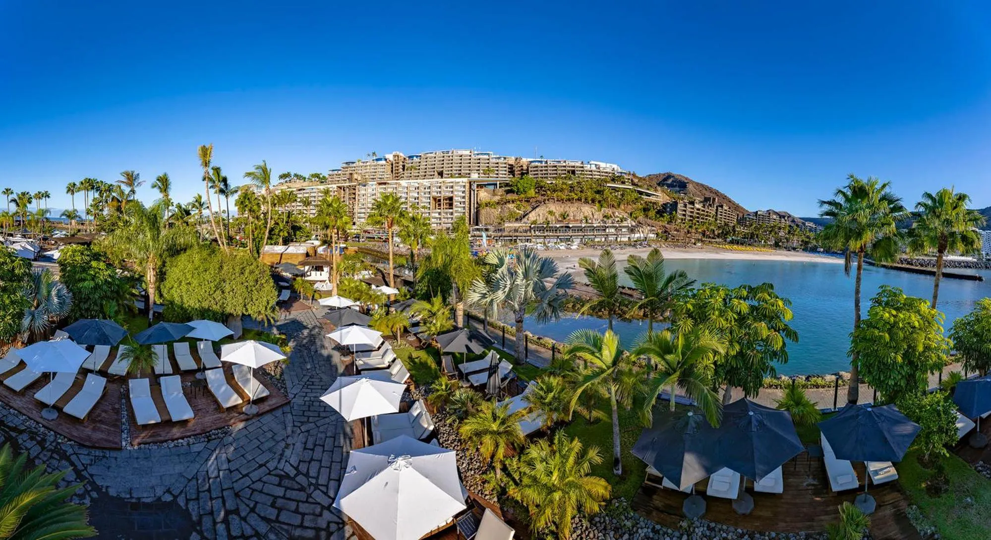 Beach in Anfi del Mar 1