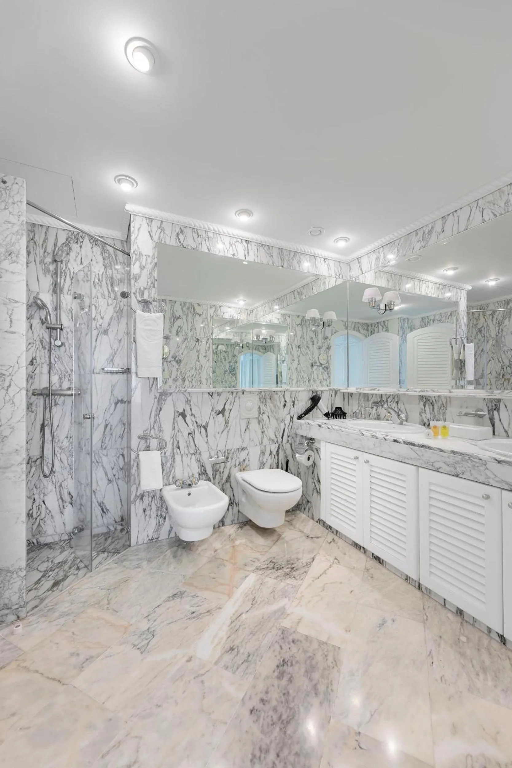 Bathroom in Anfi del Mar 1