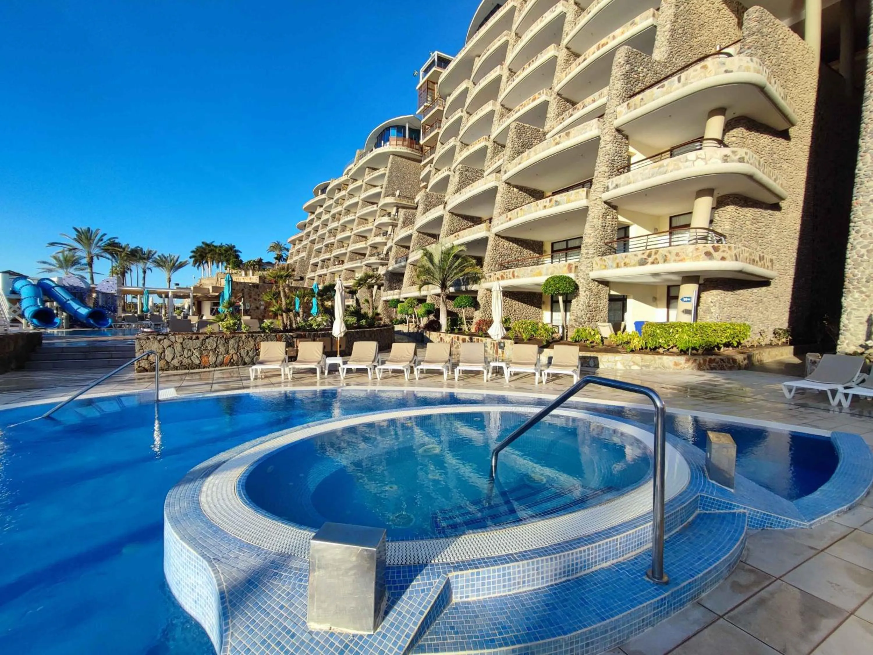 Swimming pool in Anfi del Mar 1