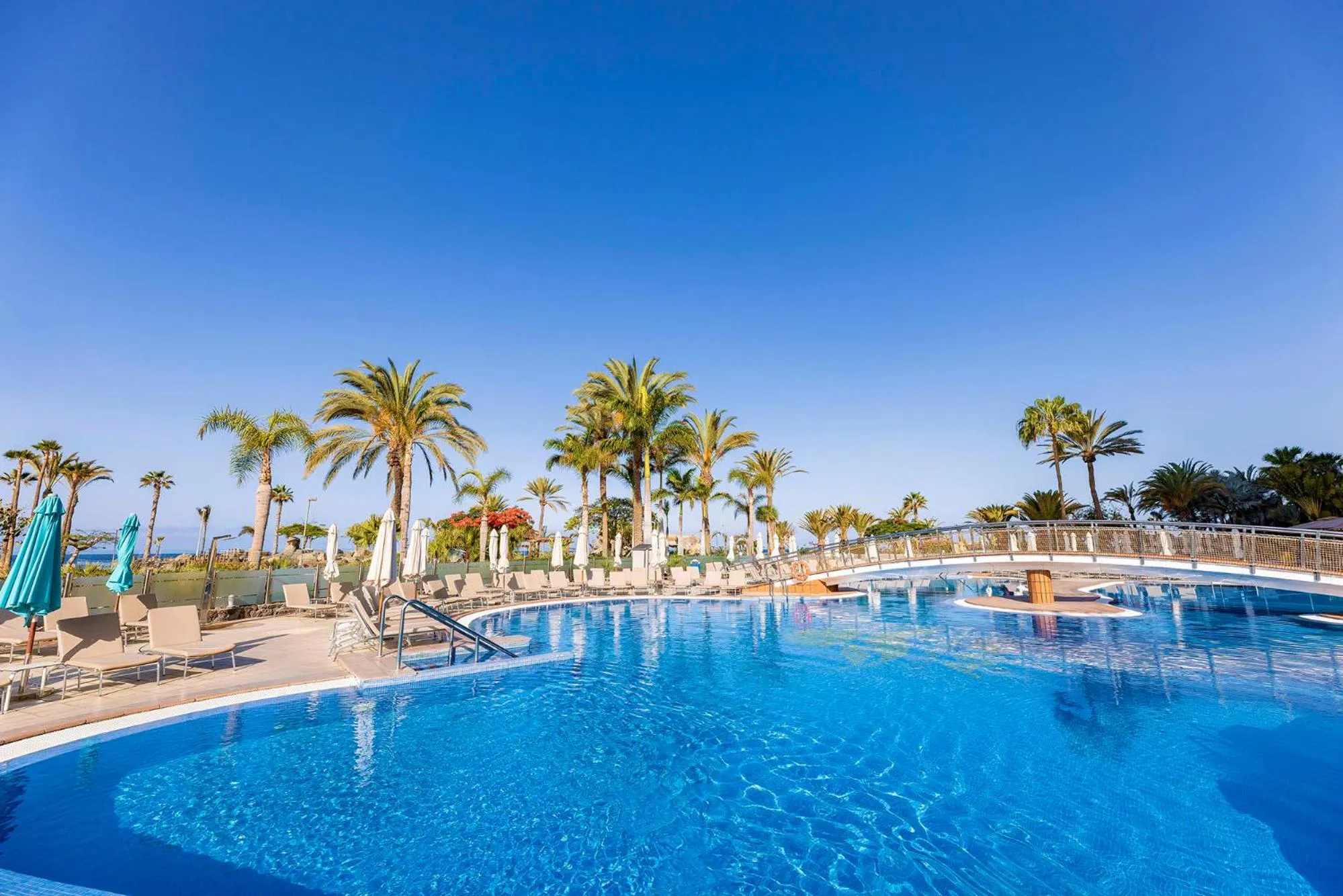 Swimming pool in Anfi del Mar 2