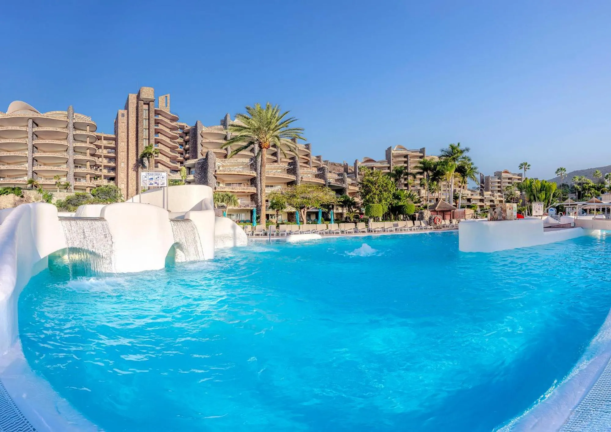 Swimming pool in Anfi del Mar 2