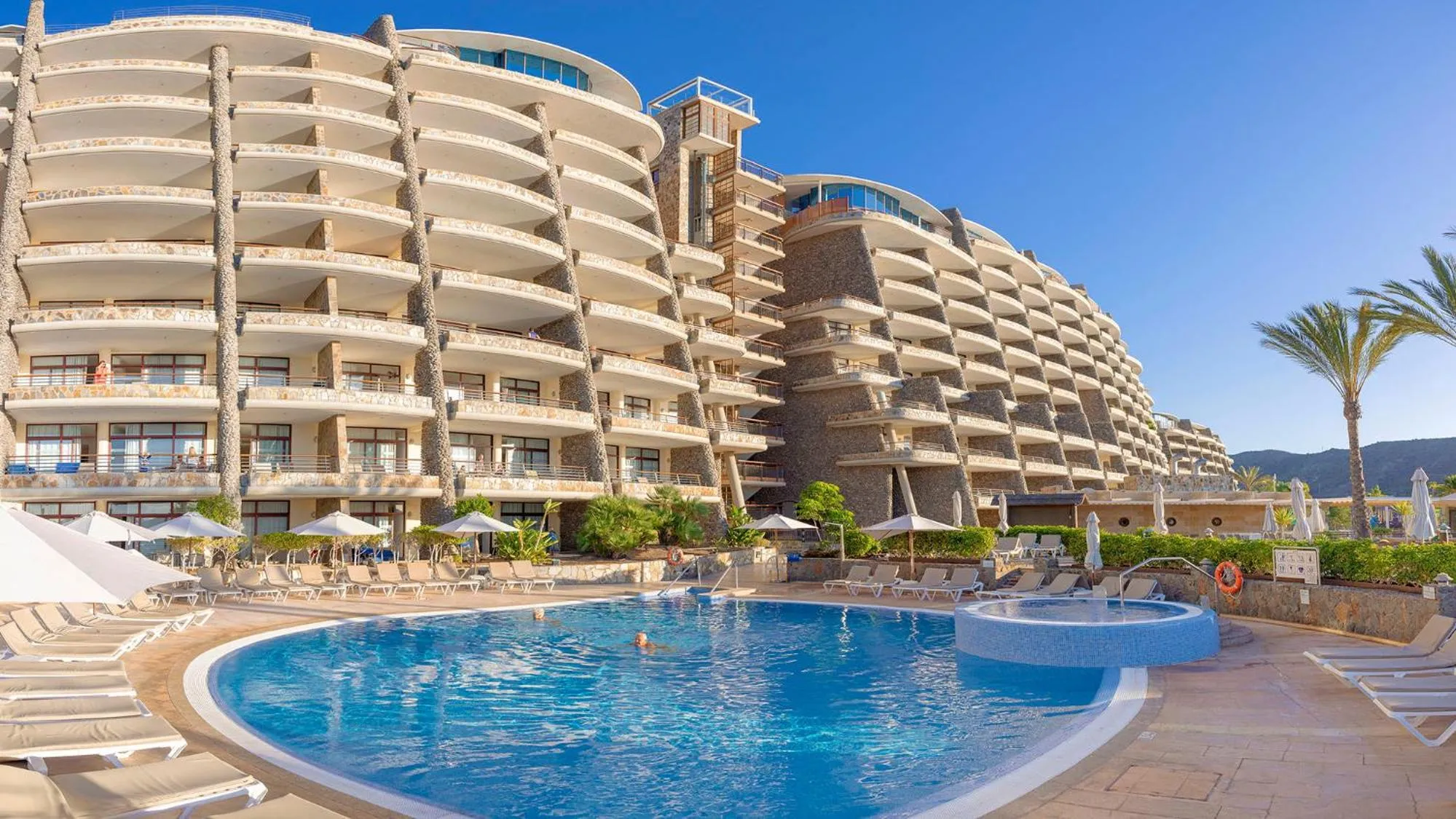 Swimming pool in Anfi del Mar 2