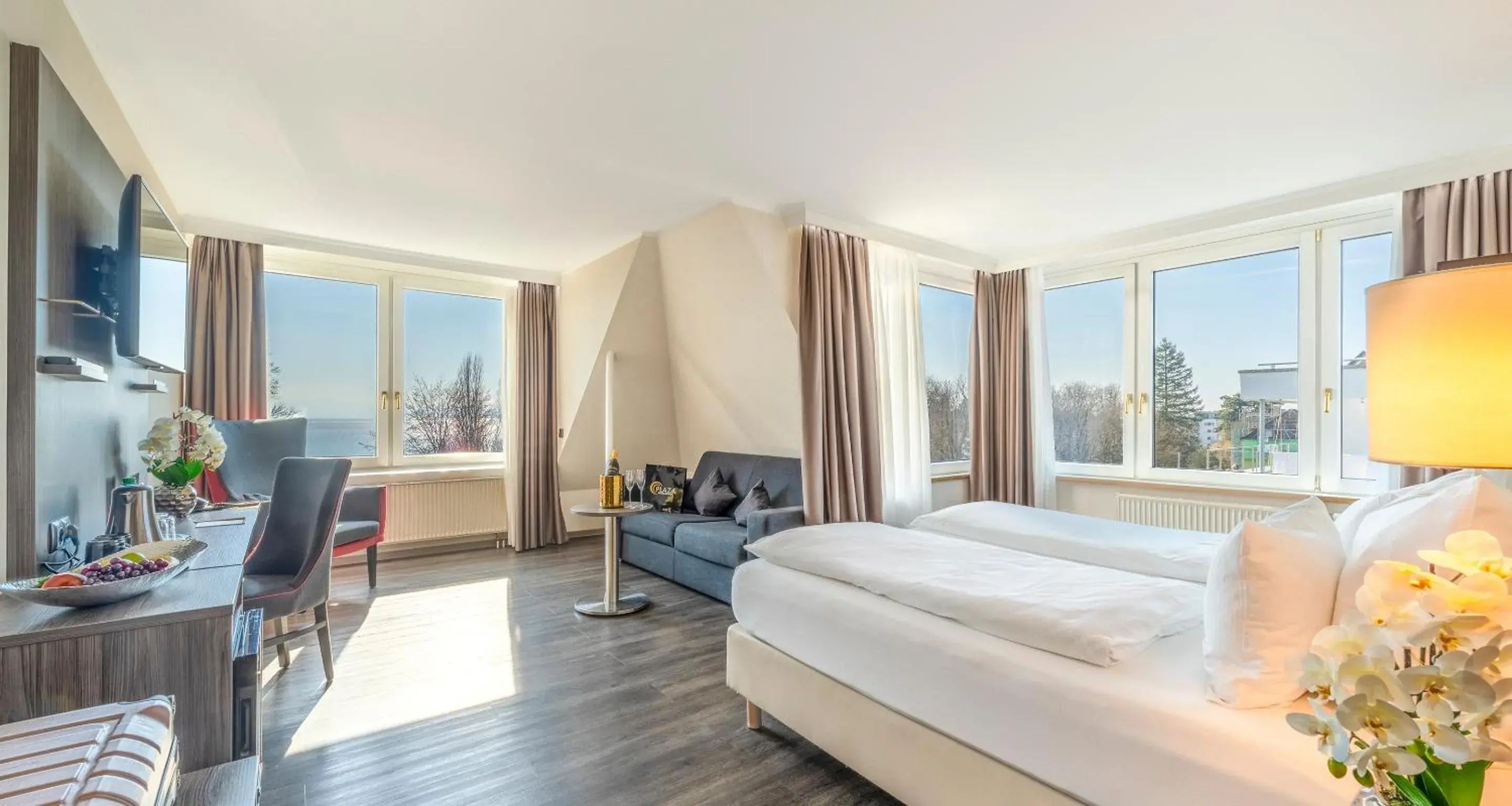 View (from property/room), Bed in PLAZA Hotel Buchhorner Hof View (from property/room), Bed in PLAZA Hotel Buchhorner Hof