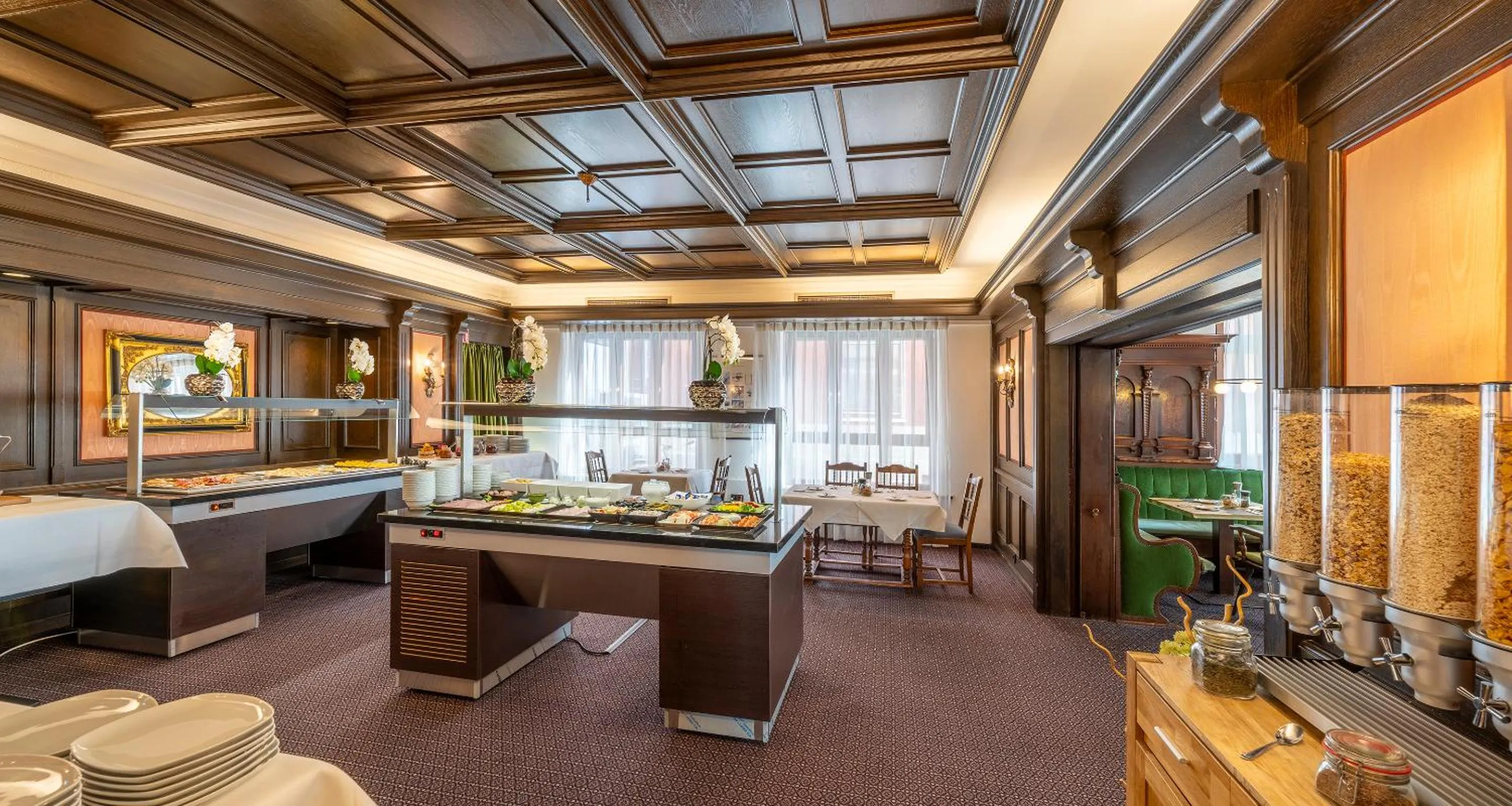 Buffet breakfast in PLAZA Hotel Buchhorner Hof