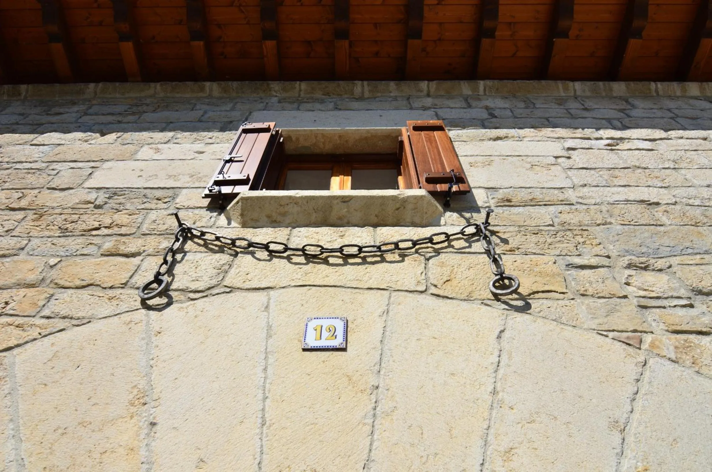 Facade/entrance in Casa de la Cadena
