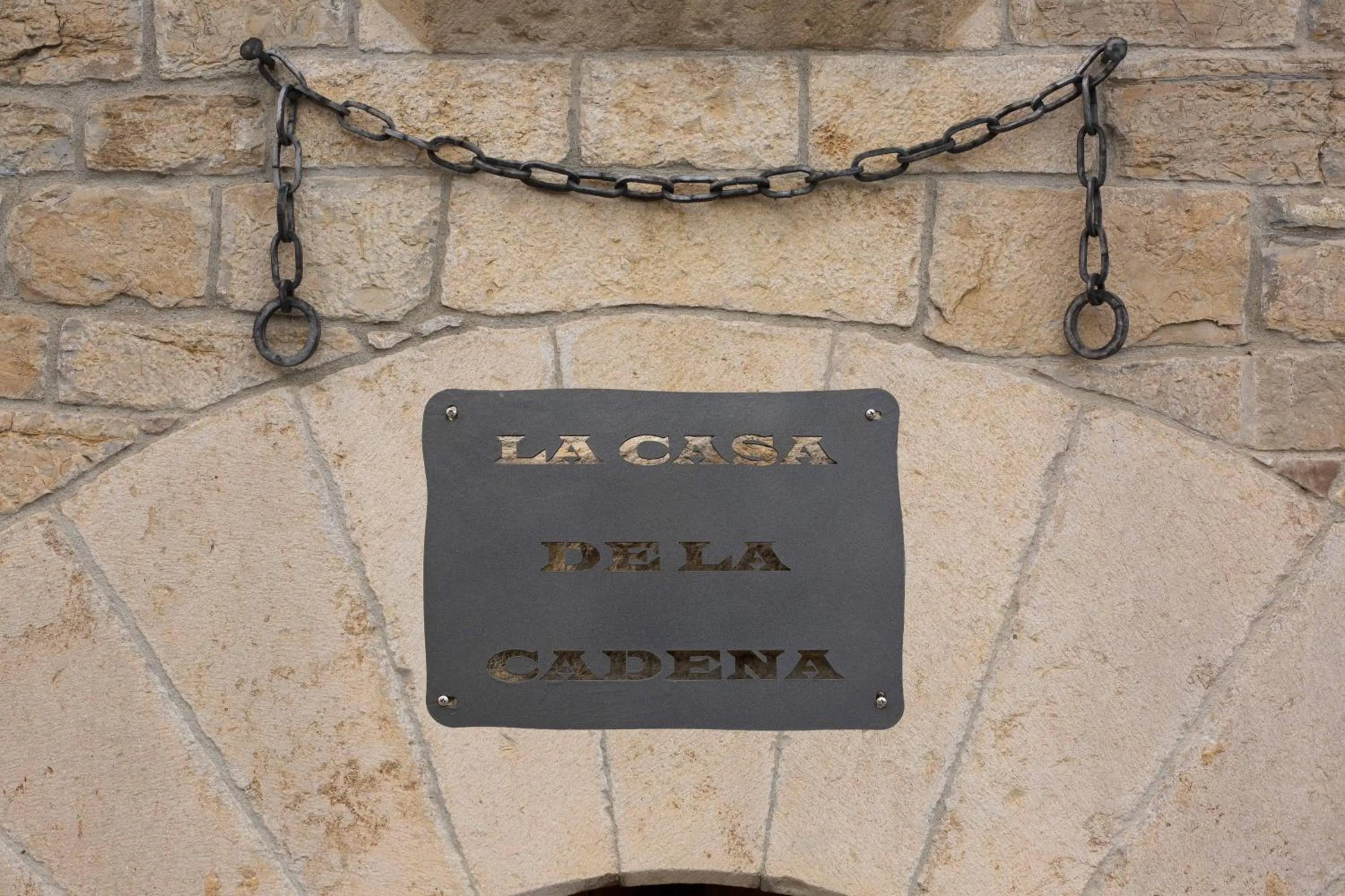 Property logo or sign in Casa de la Cadena