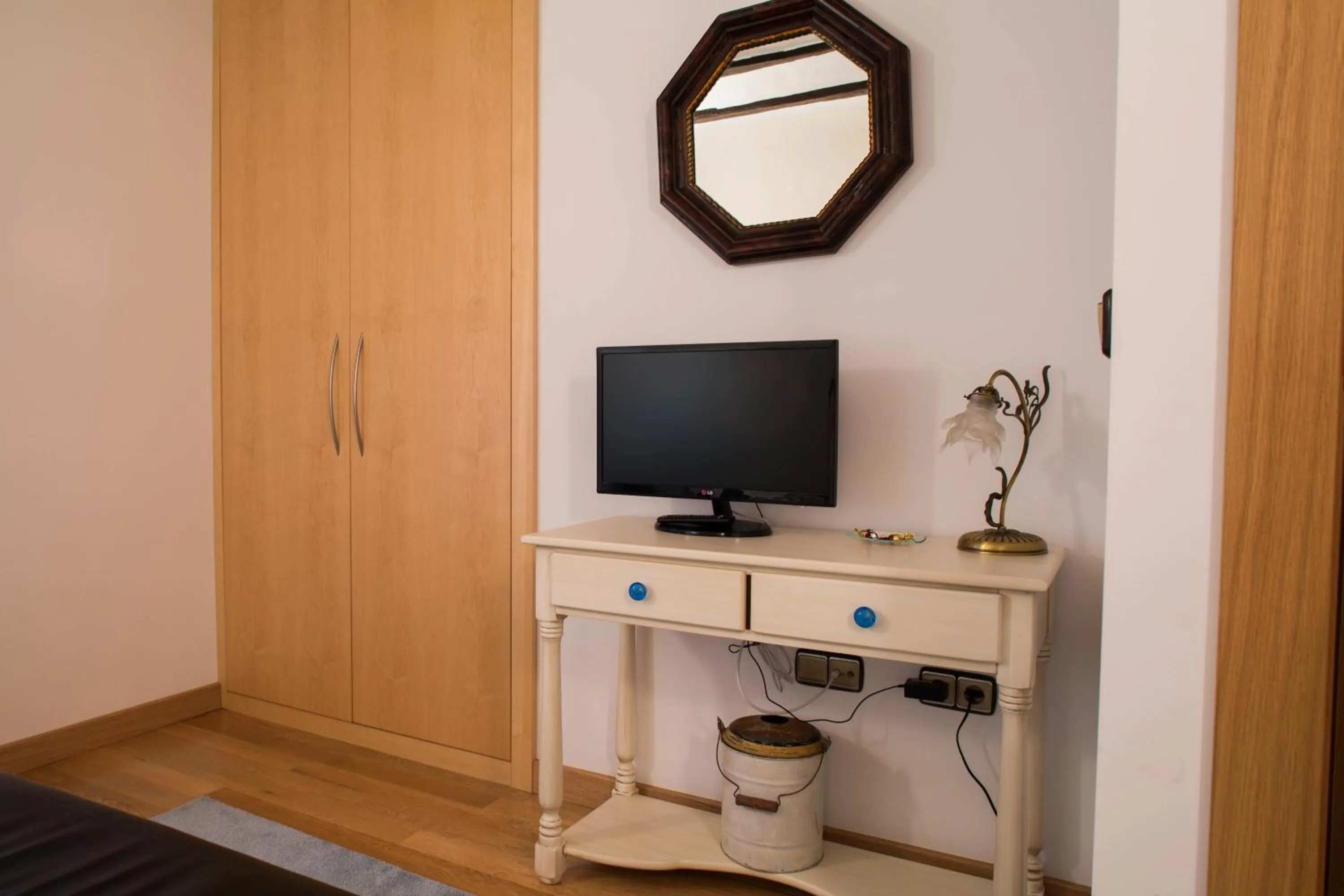 TV and multimedia in Casa de la Cadena