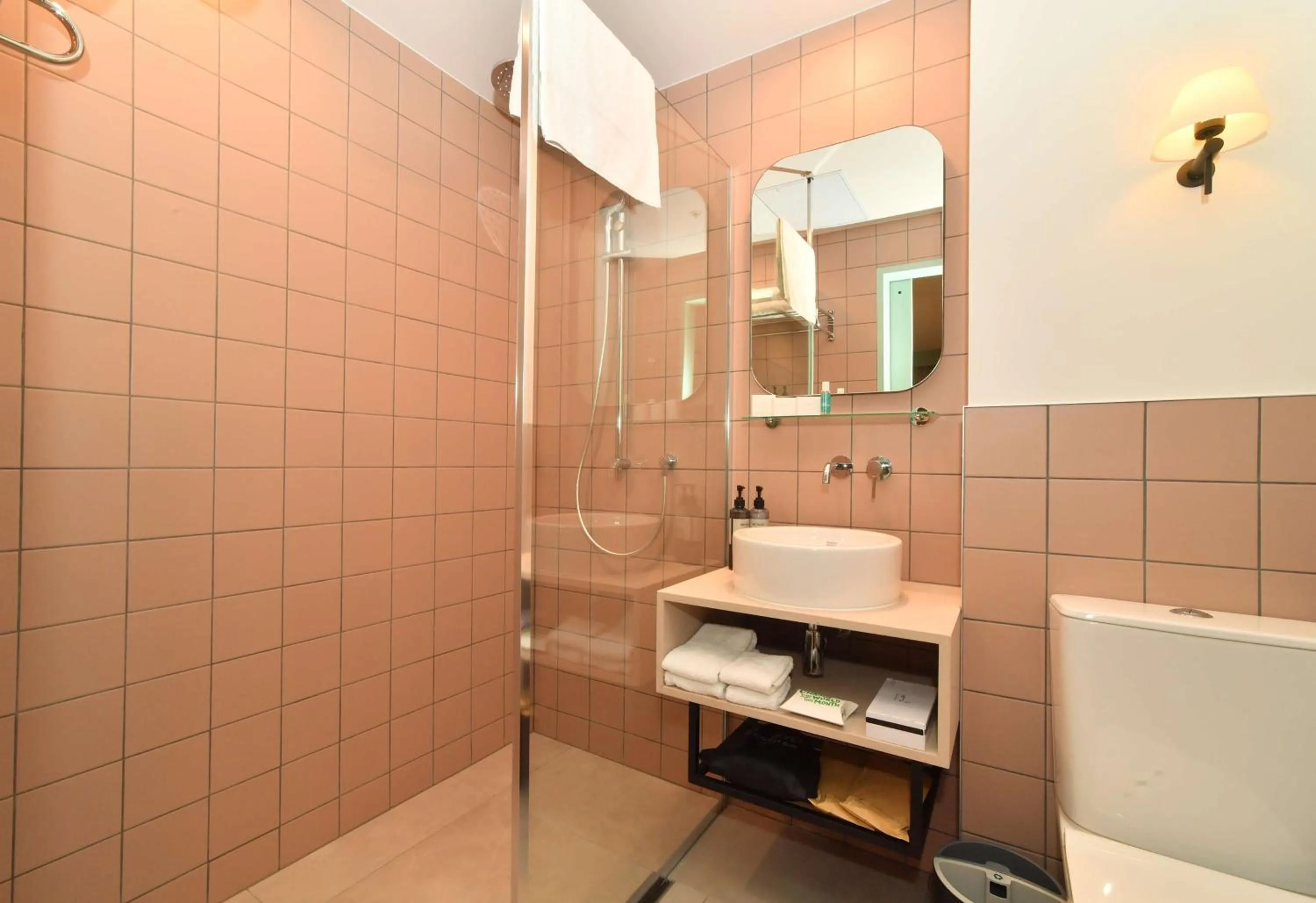 Bathroom in Sudima Auckland City