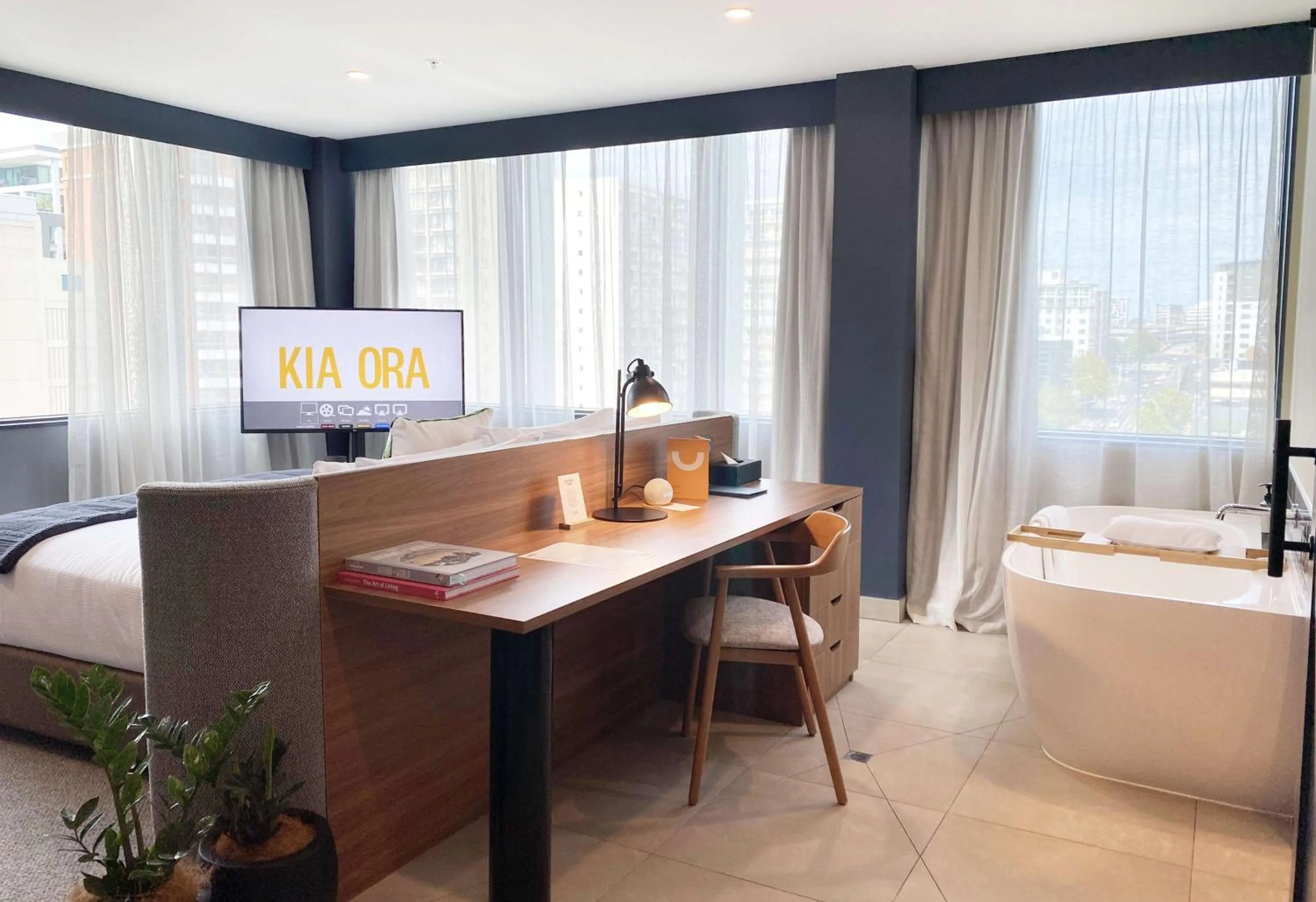 Photo of the whole room, Bed in Sudima Auckland City