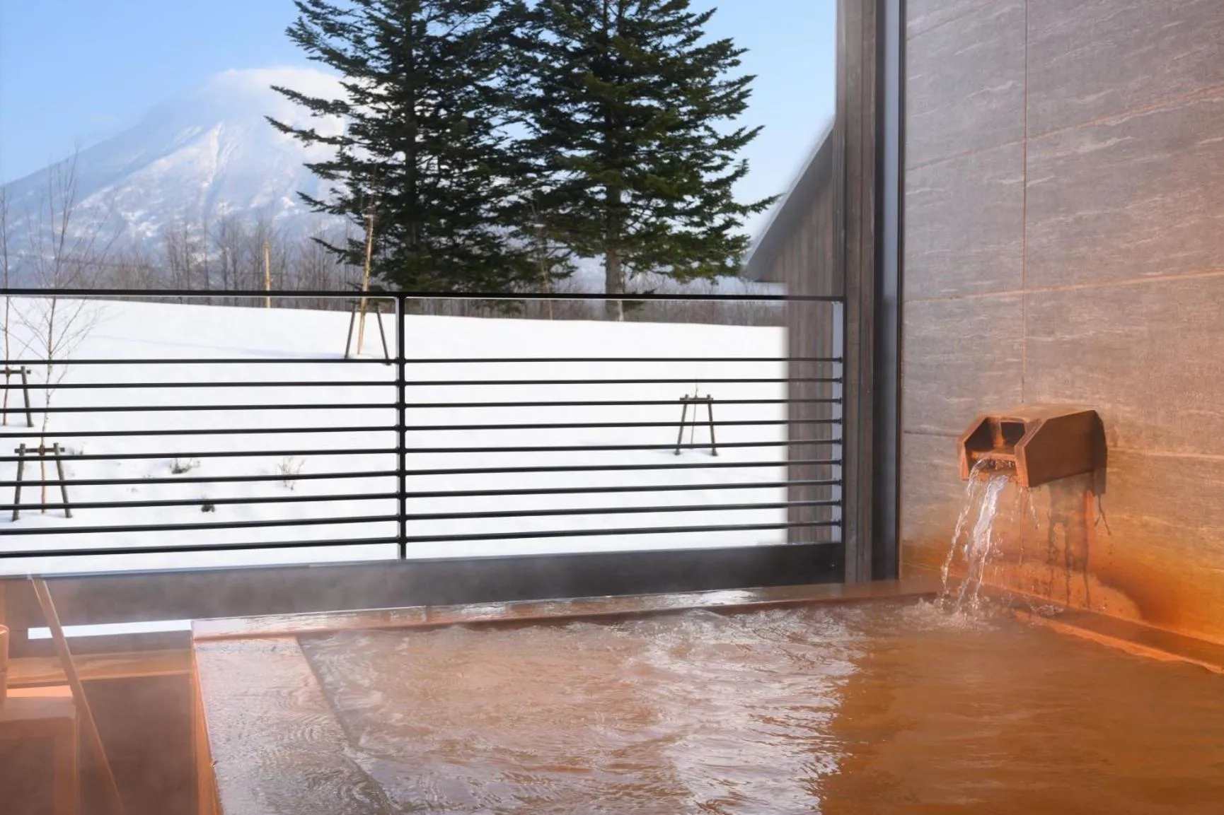 Hot Spring Bath in NISEKO Inn of Youtei Raku Suisan