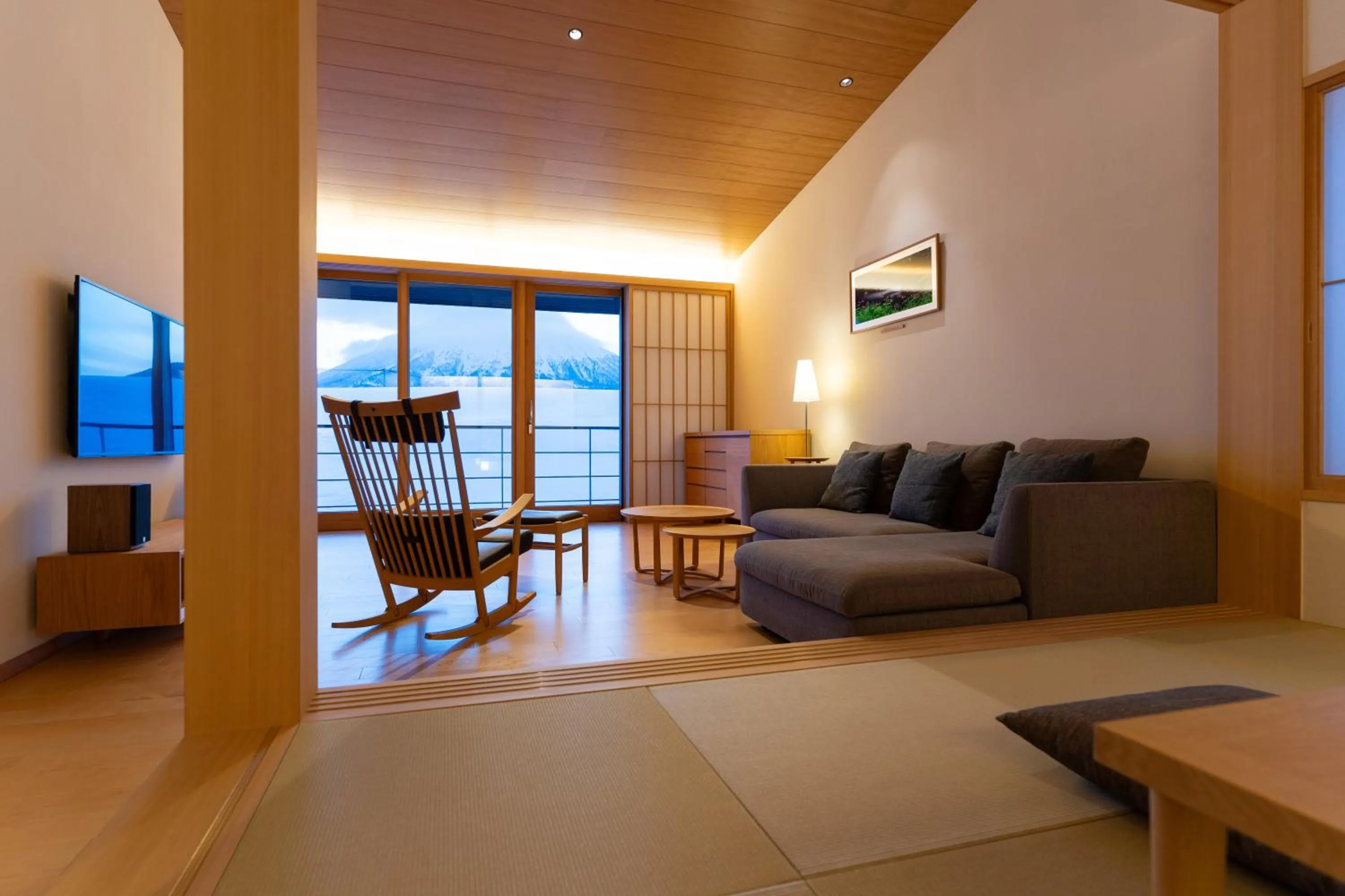 Photo of the whole room in NISEKO Inn of Youtei Raku Suisan