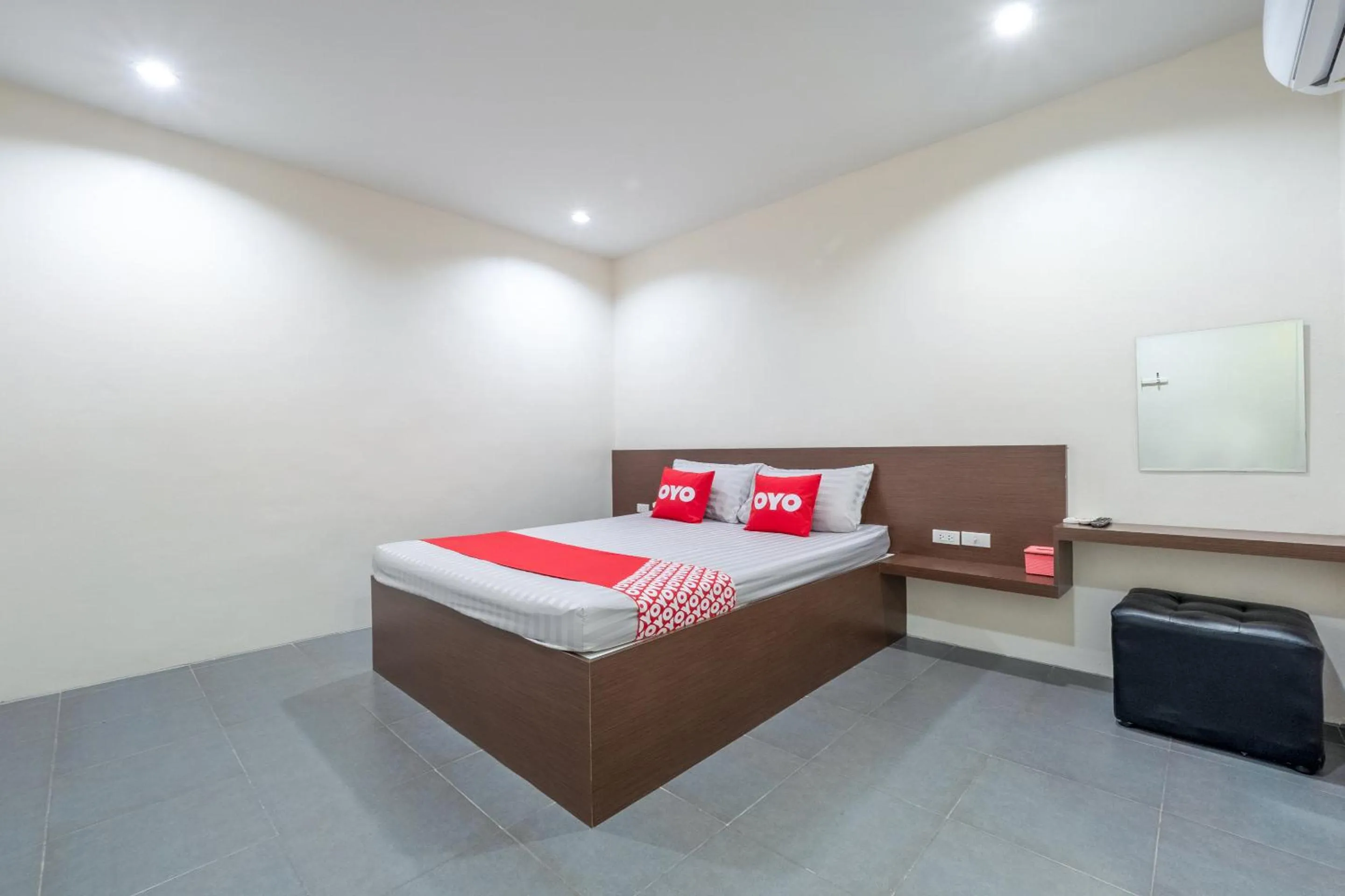 Bedroom in OYO 939 69 Resort