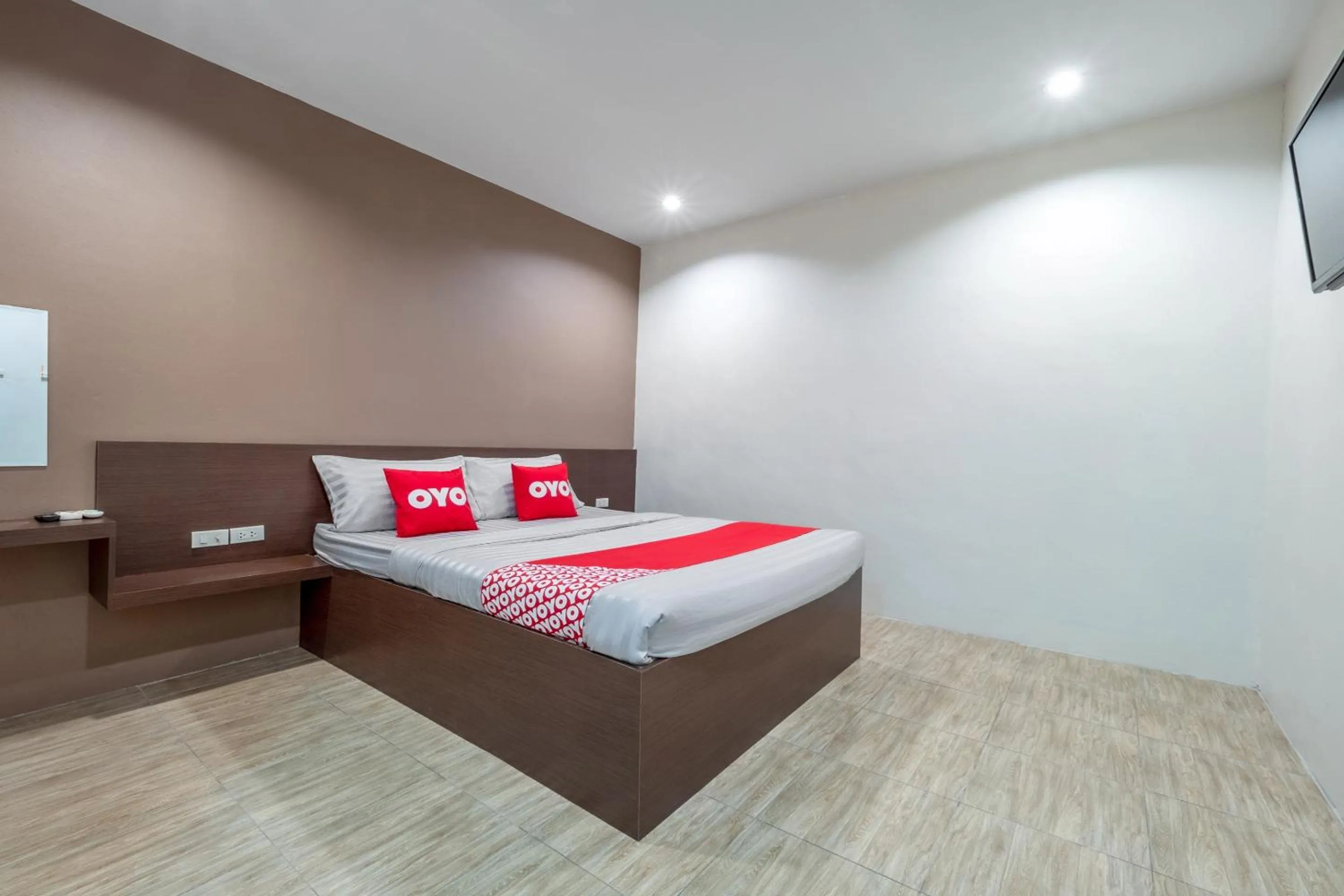 Bedroom in OYO 939 69 Resort