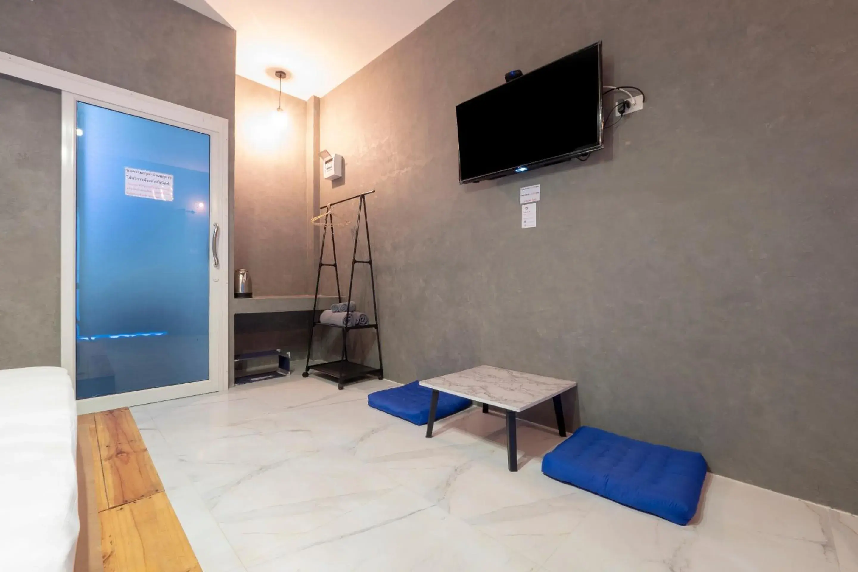 Bedroom, TV/Entertainment Center in OYO 940 Phirm Resort