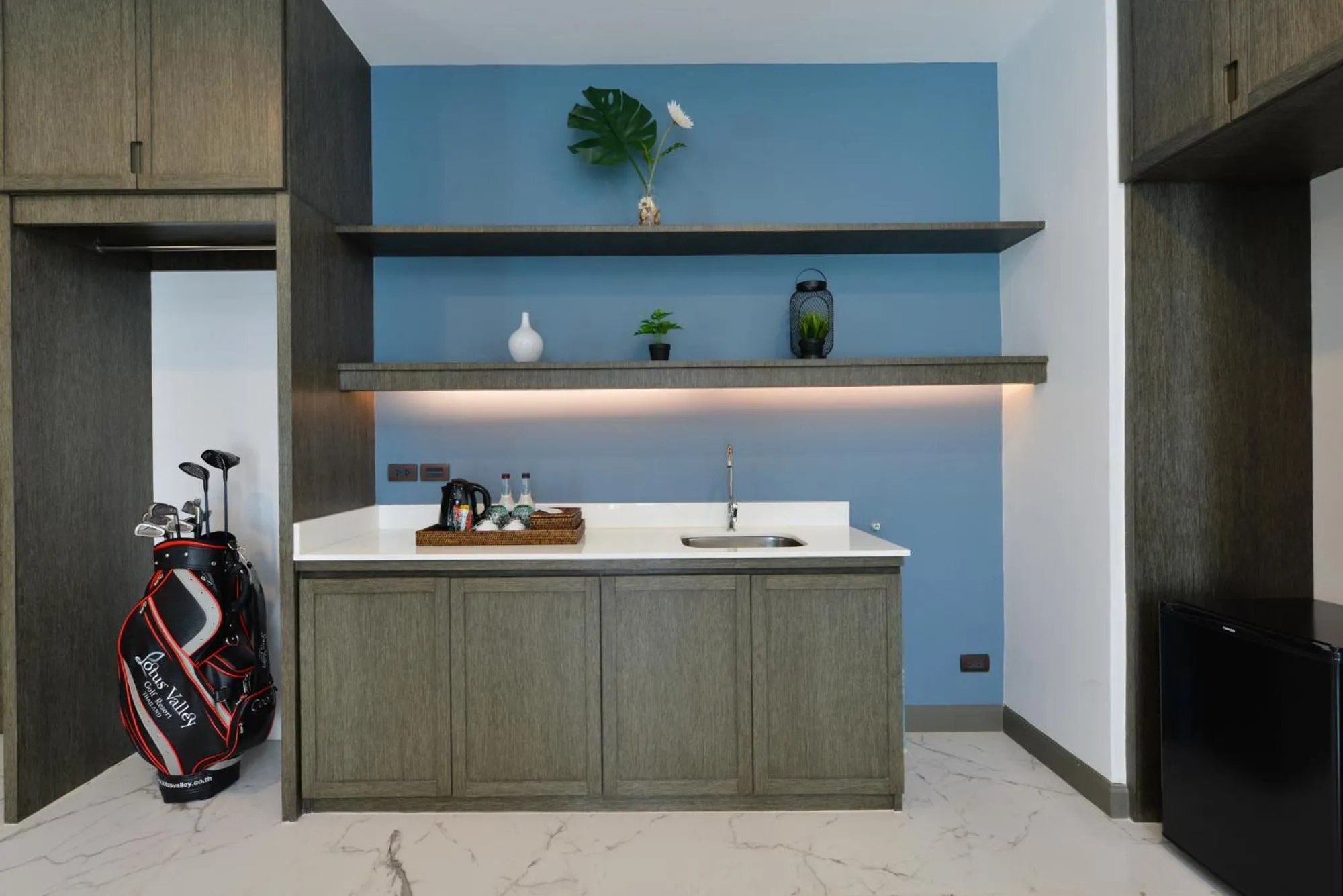 Kitchen or kitchenette in Sappaya Hotel By Lotus Valley Golf Resort