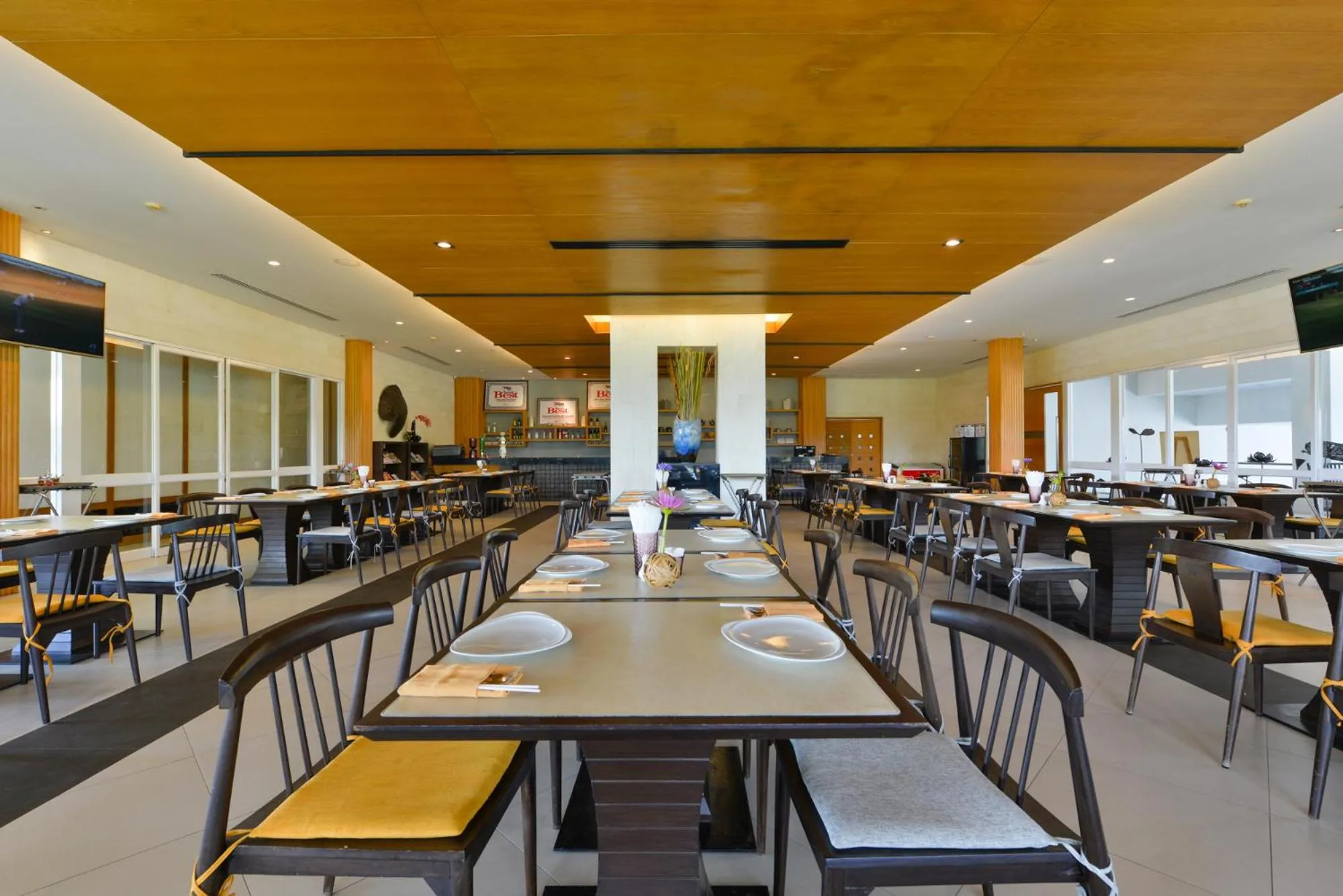 Restaurant/places to eat in Sappaya Hotel By Lotus Valley Golf Resort