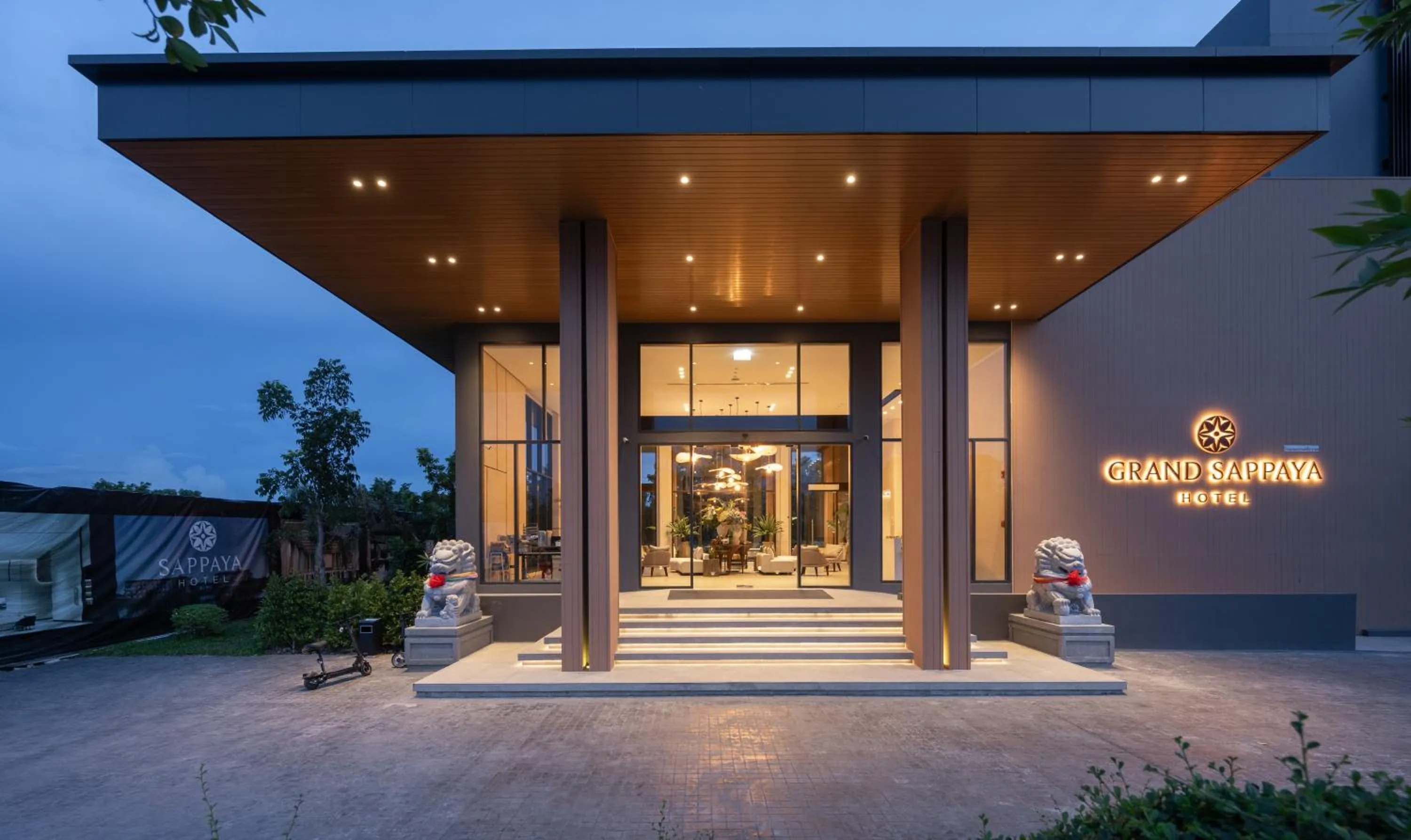 Facade/entrance in Sappaya Hotel By Lotus Valley Golf Resort